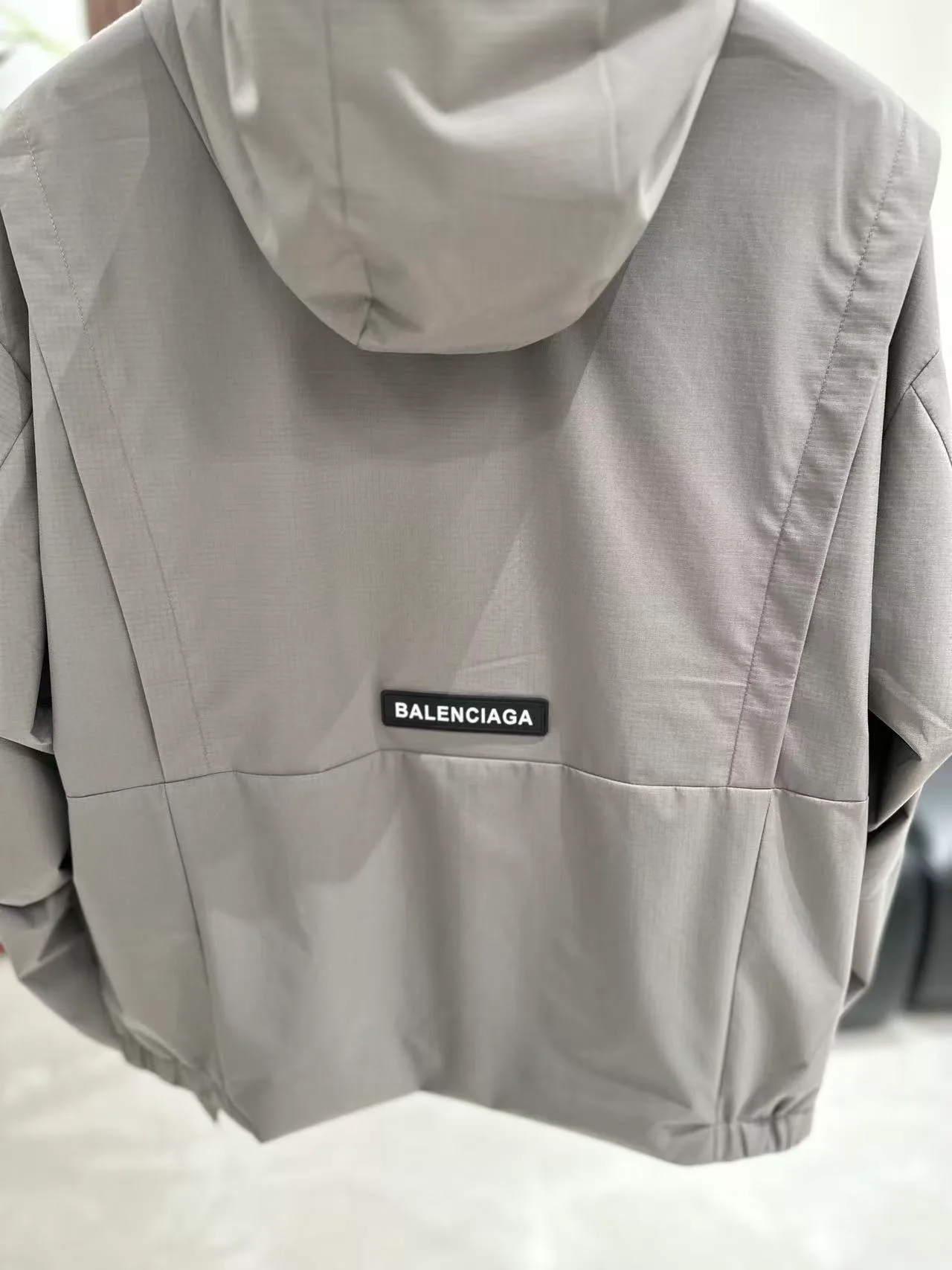 Куртки И Пуховики Женские Balenciaga 17944124