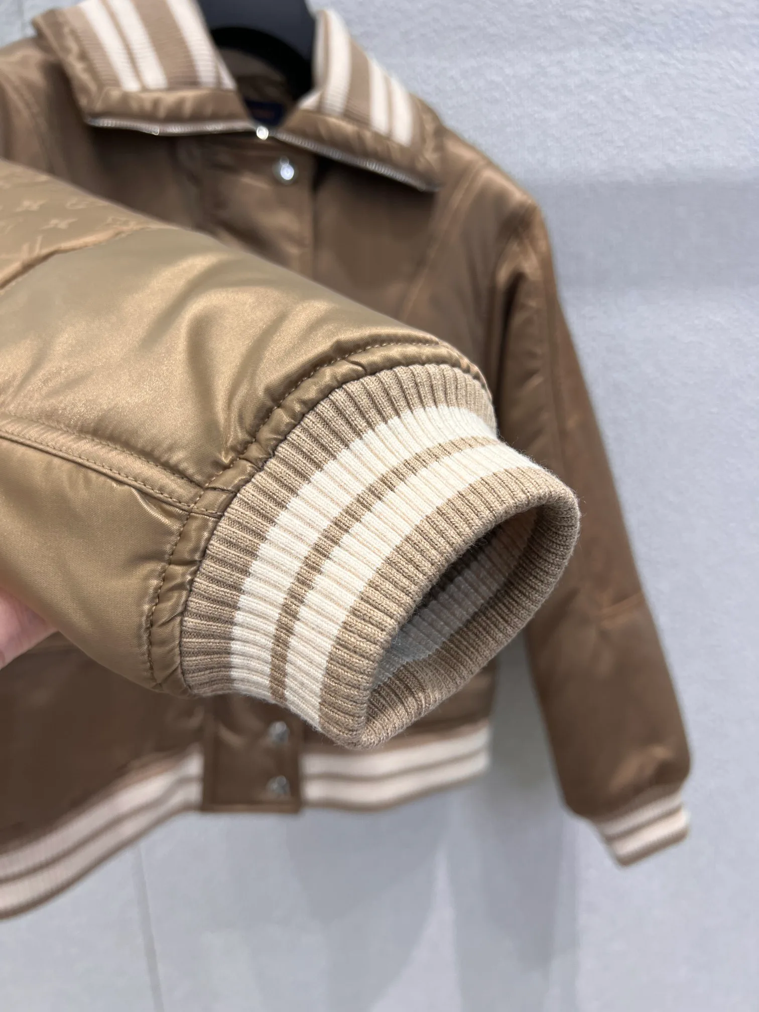 Куртки И Пуховики Женские Louis Vuitton 503257