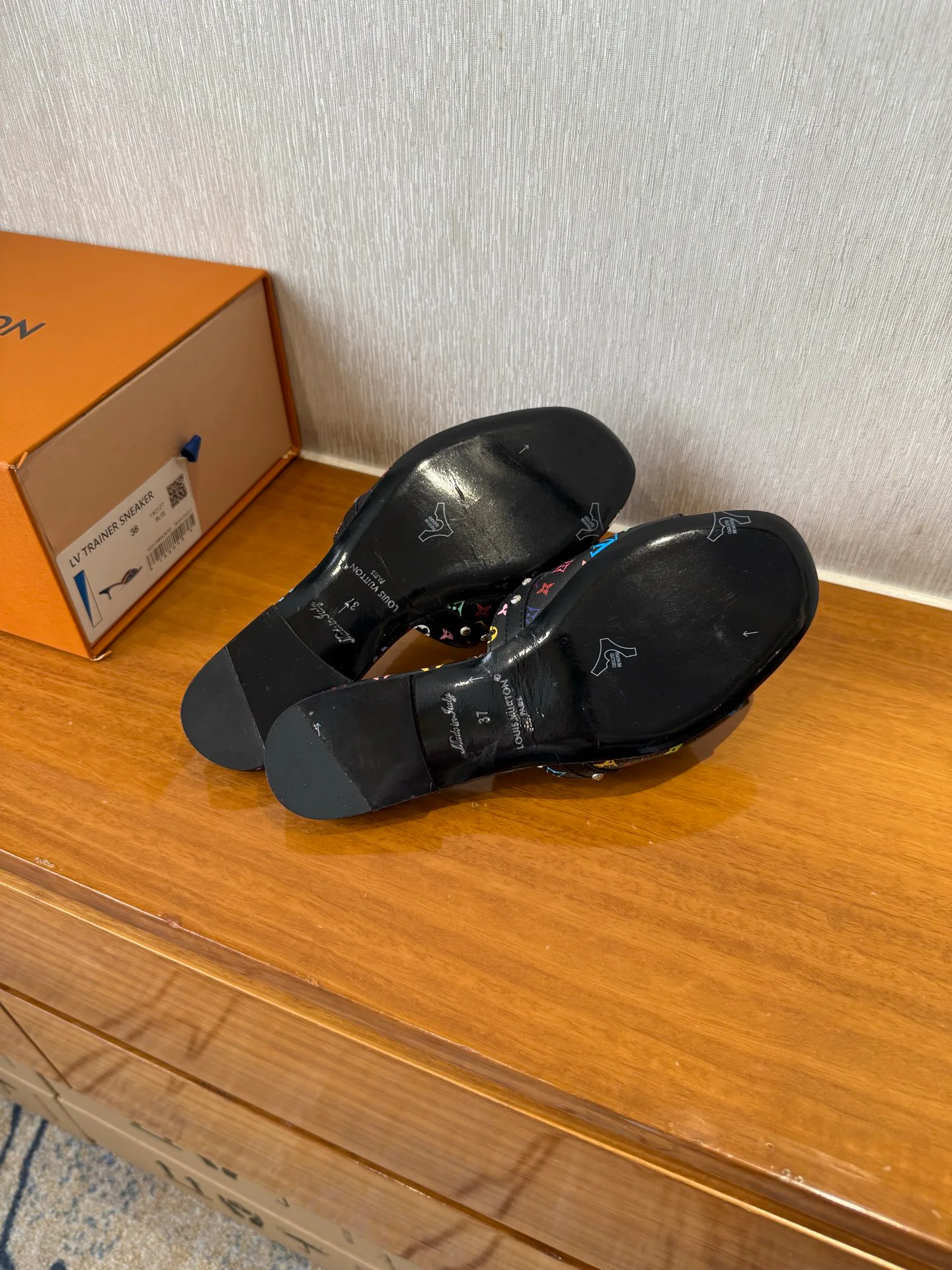 Шлепанцы Женские Louis Vuitton 23249