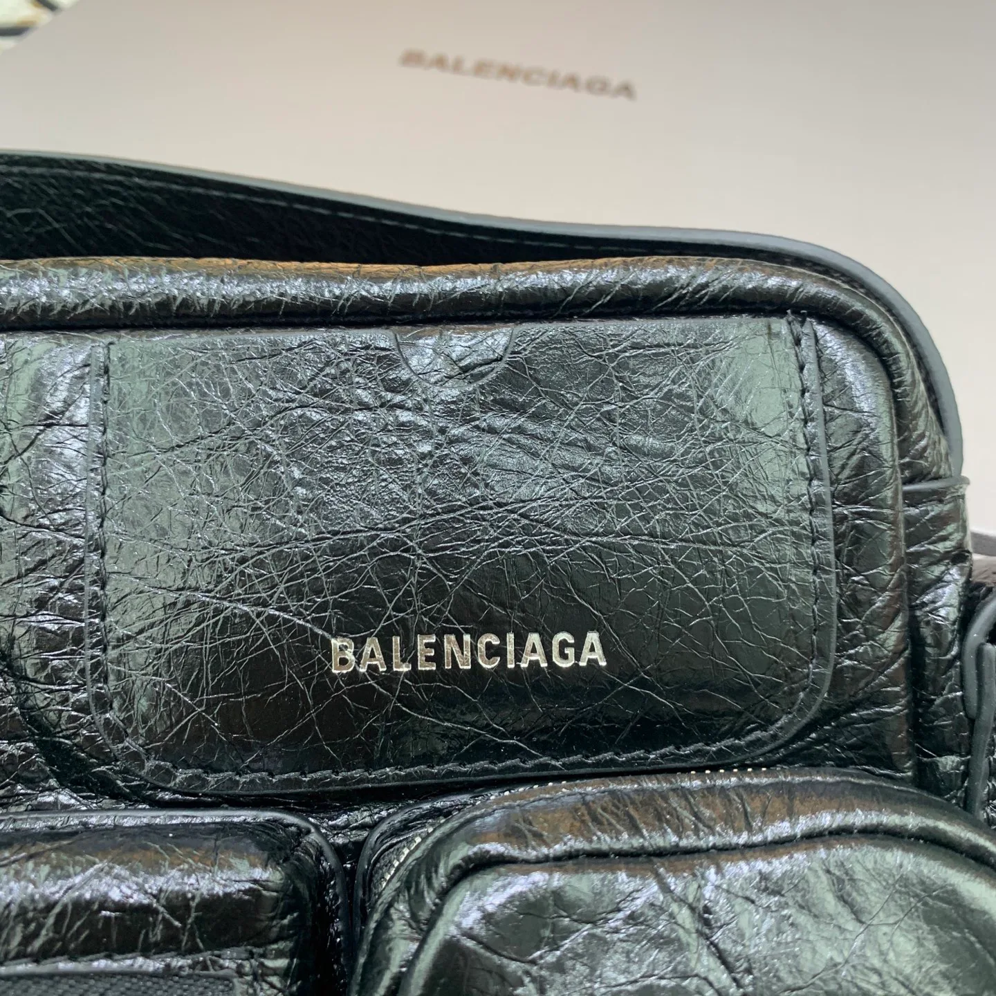 Сумки На Ремне Женские Balenciaga 18136073