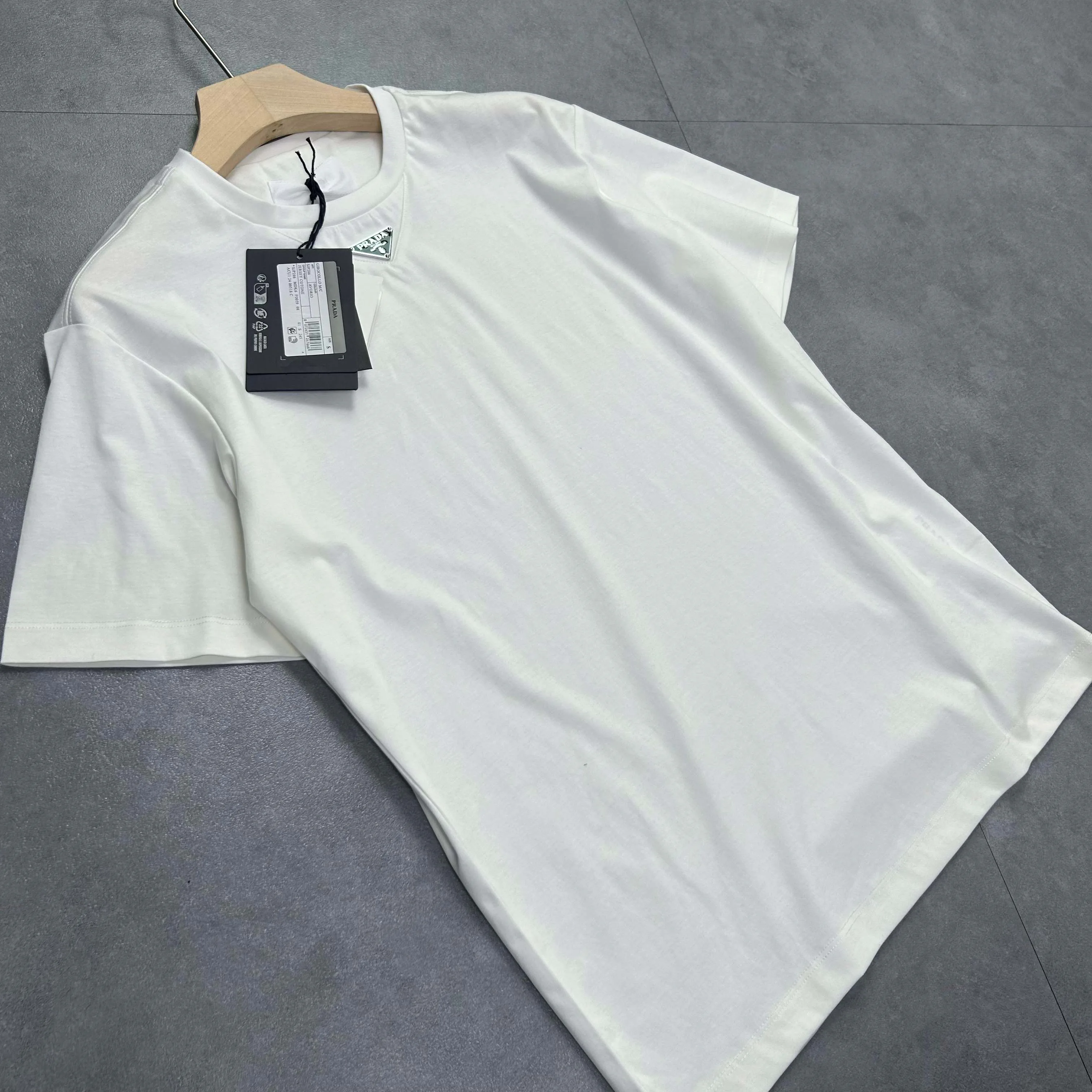 Футболки Женские Prada 8375