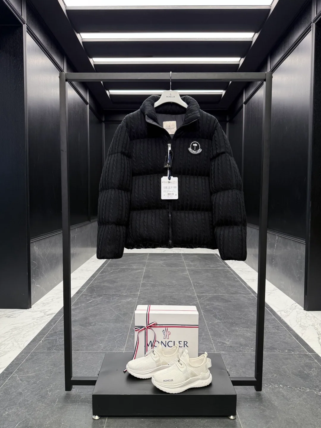 Куртки И Пуховики Женские Moncler 18971781