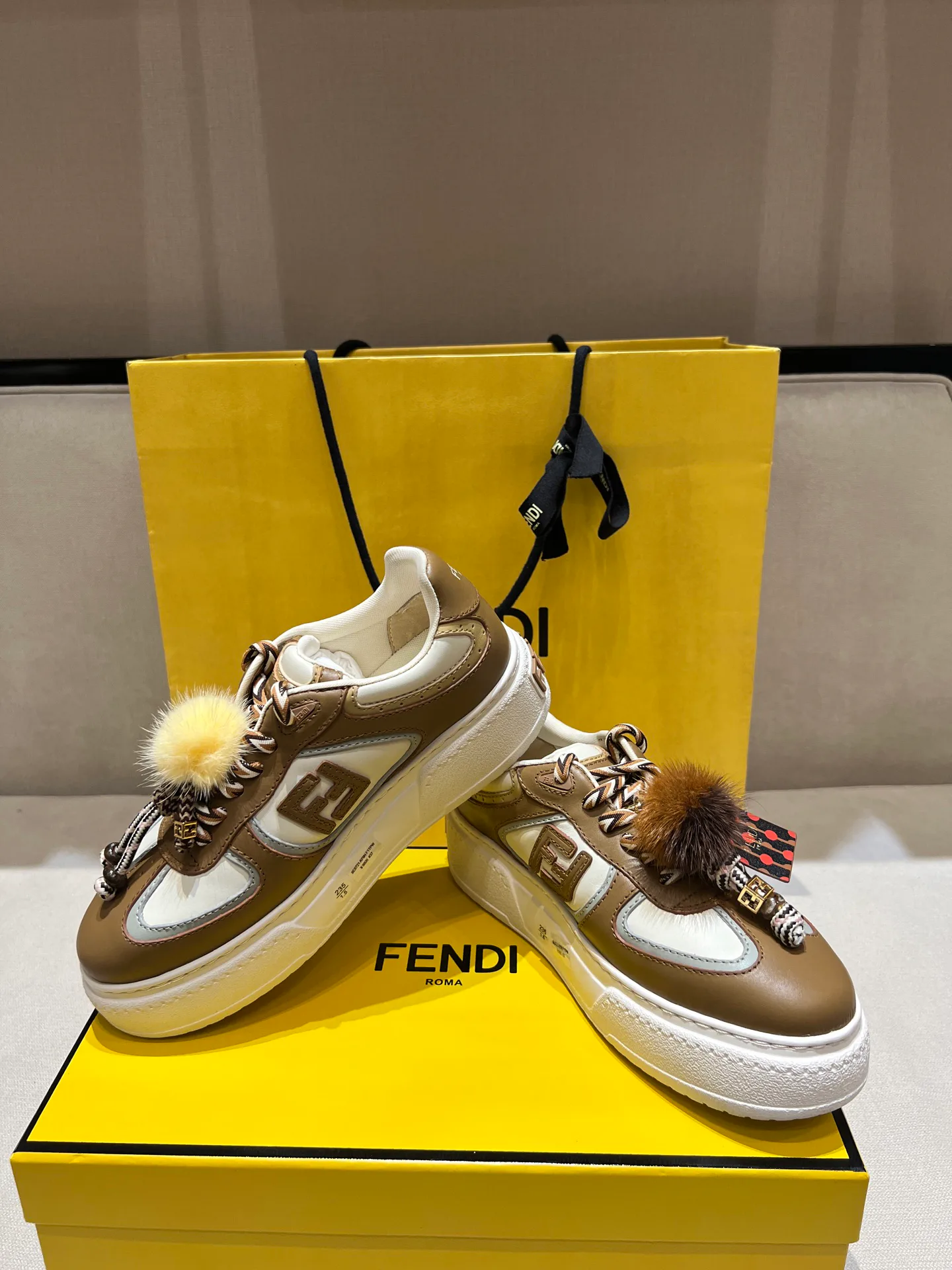 Кроссовки Женские Fendi 18020657