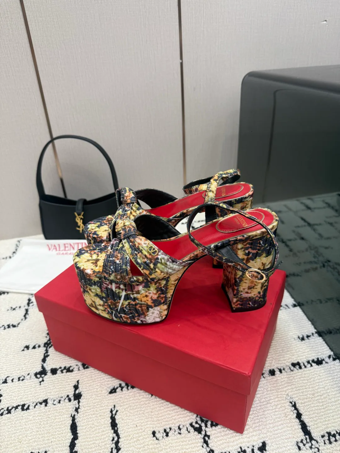 Босоножки Женские Valentino 16863577