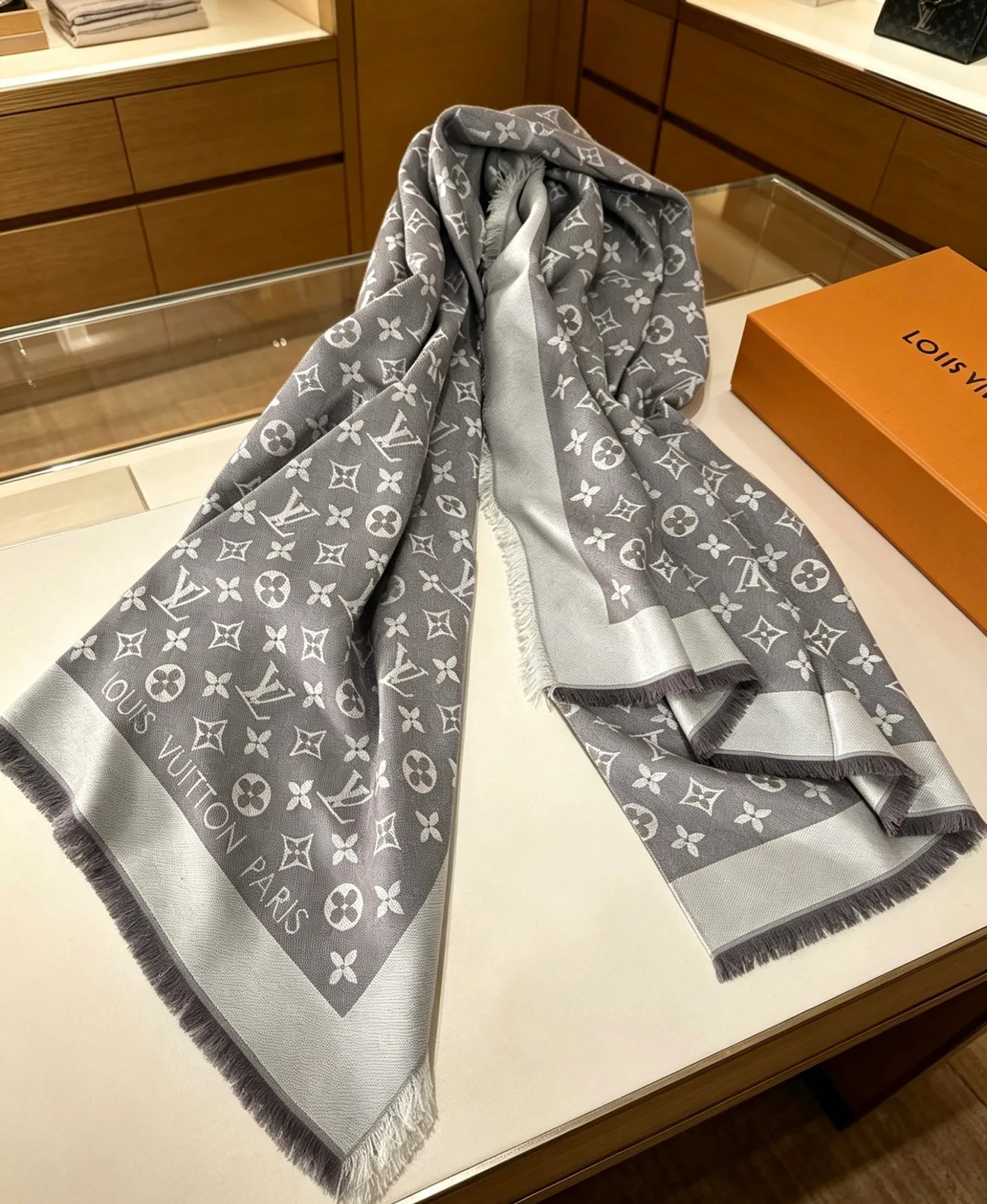 Шарфы Louis Vuitton 15150453