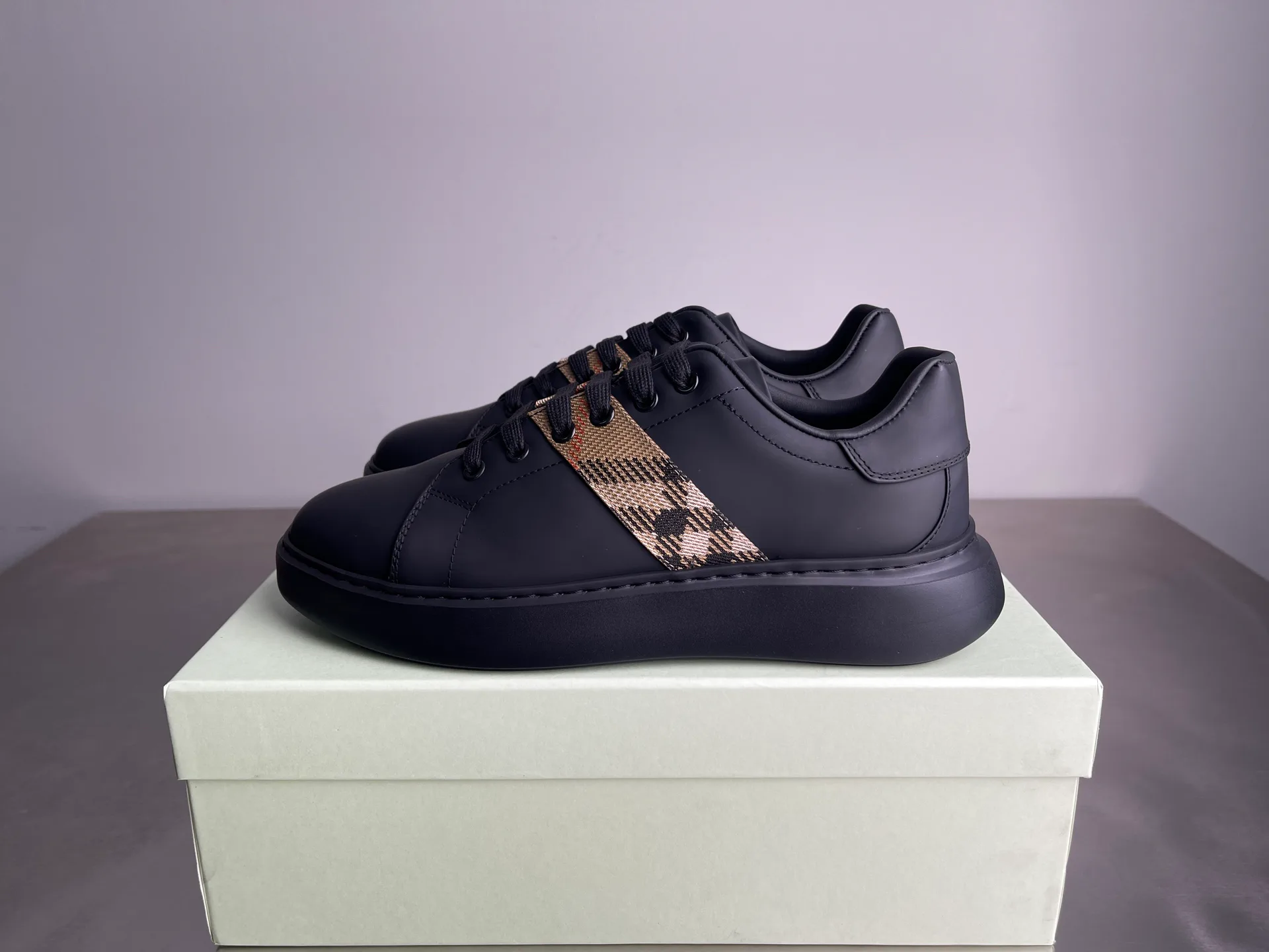 Кроссовки Мужские Burberry 11460320