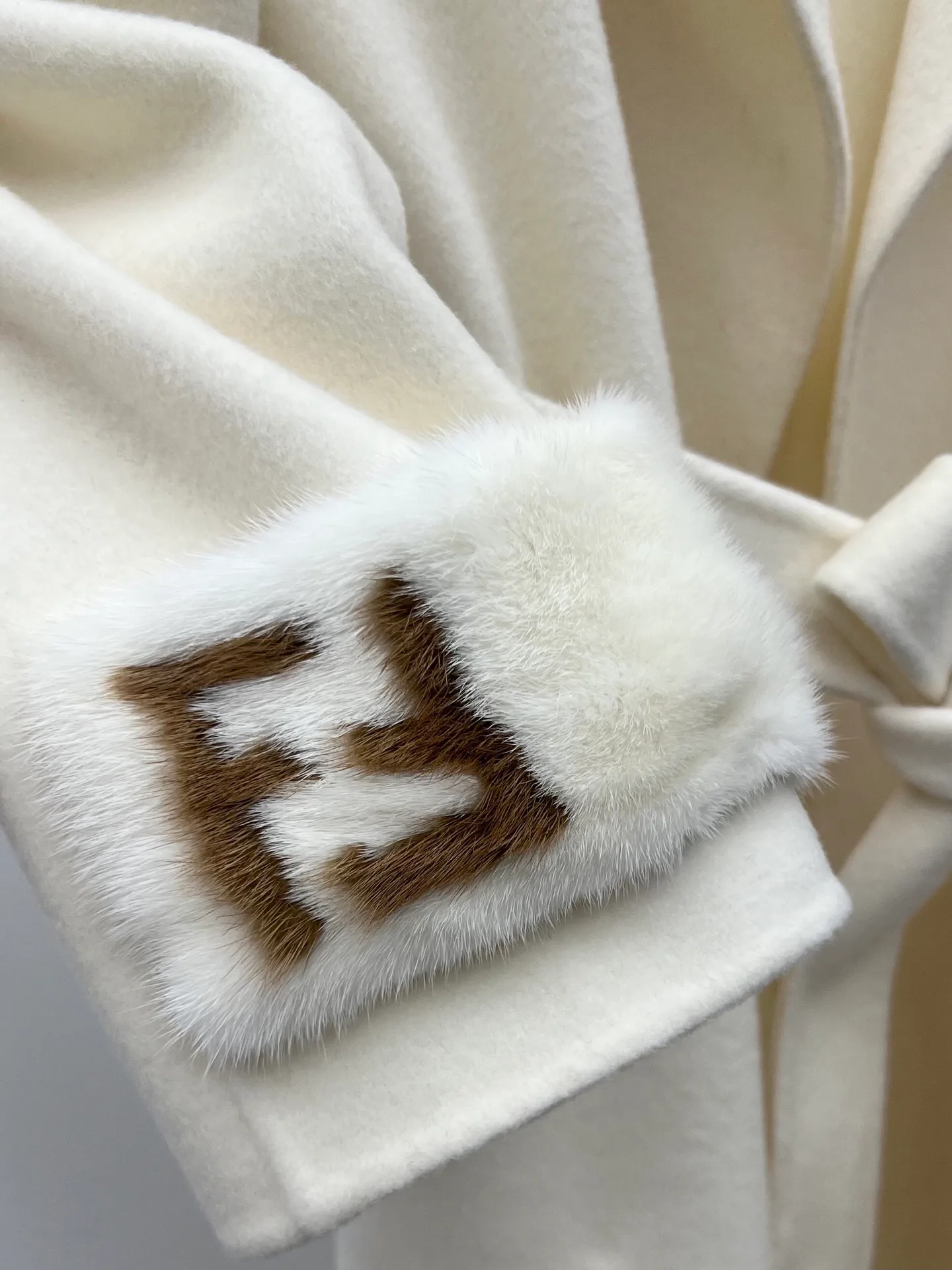Пальто Женские Fendi 19412136