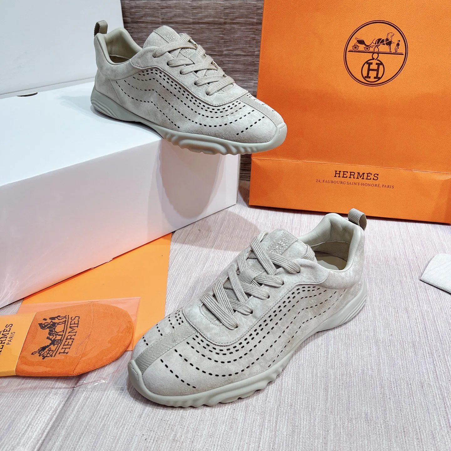 Кроссовки Женские Hermes 17749561
