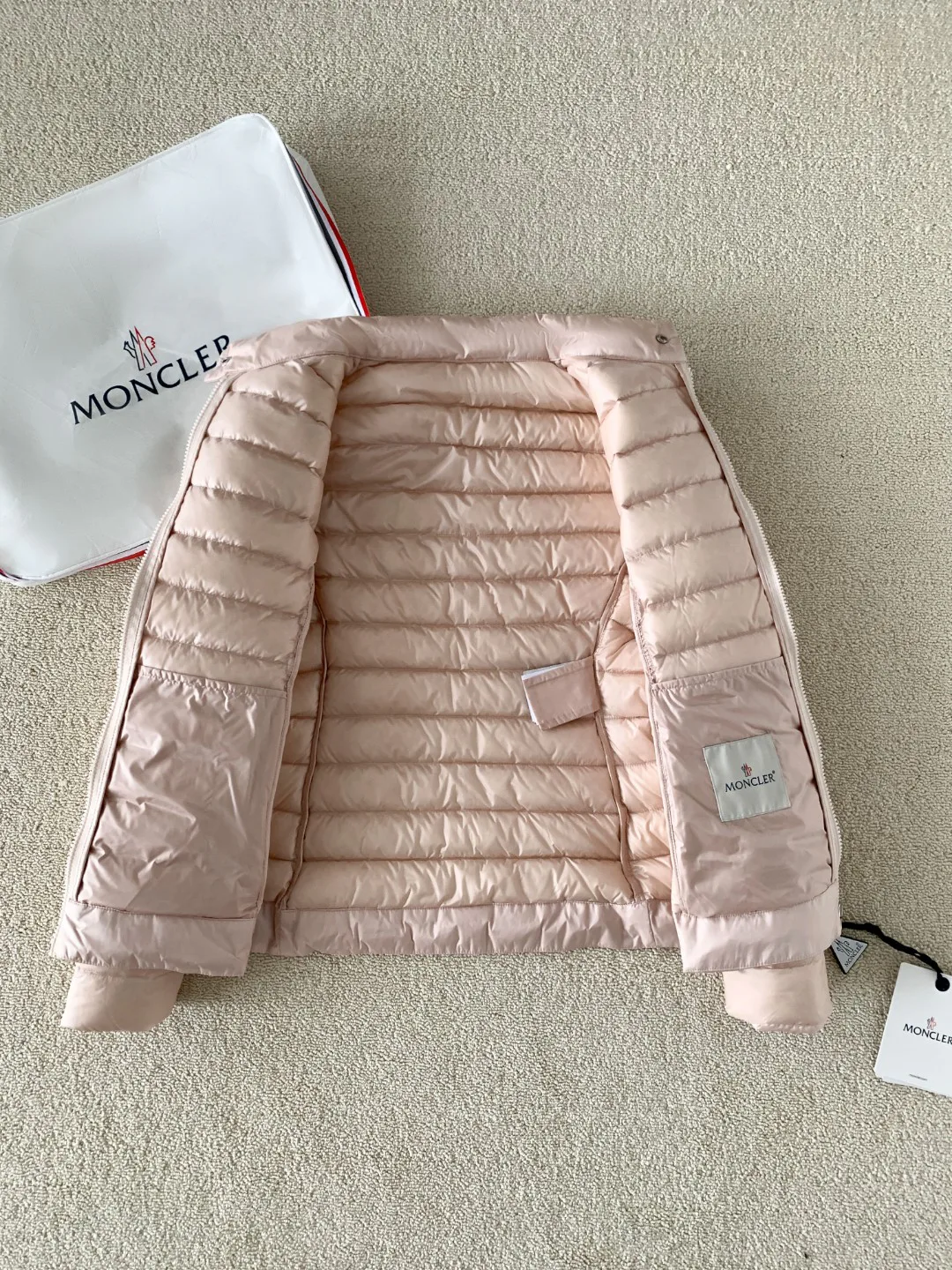Куртки И Пуховики Женские Moncler 18922979