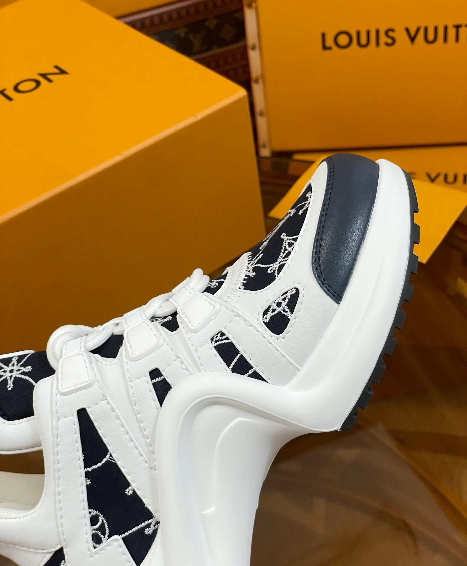 Кроссовки Женские Louis Vuitton 17374