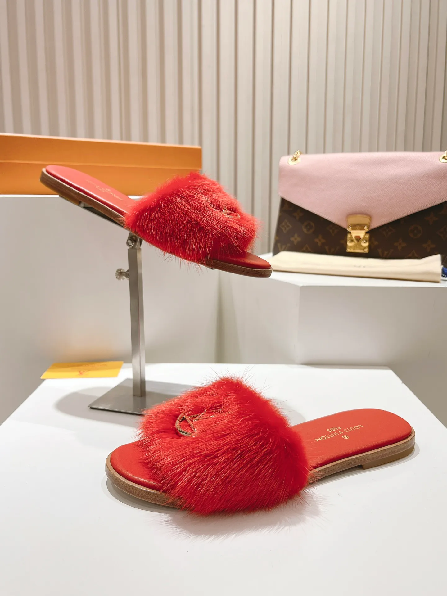 Шлепанцы Женские Louis Vuitton 11190745