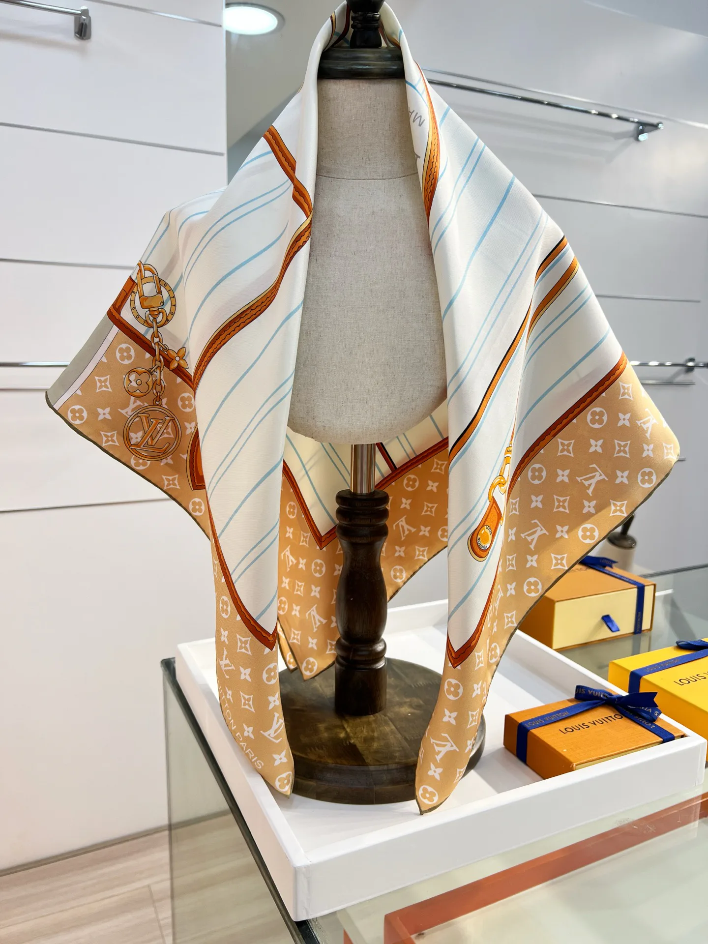 Шарфы Louis Vuitton 1592219