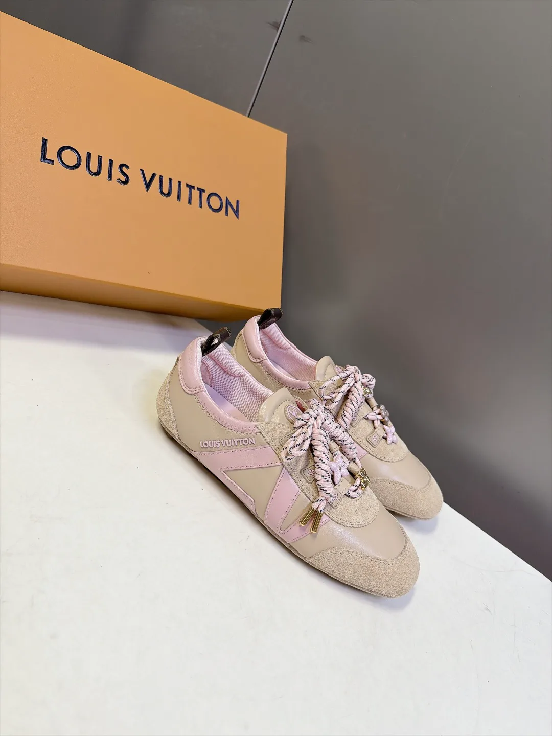 Кроссовки Женские Louis Vuitton 18005459