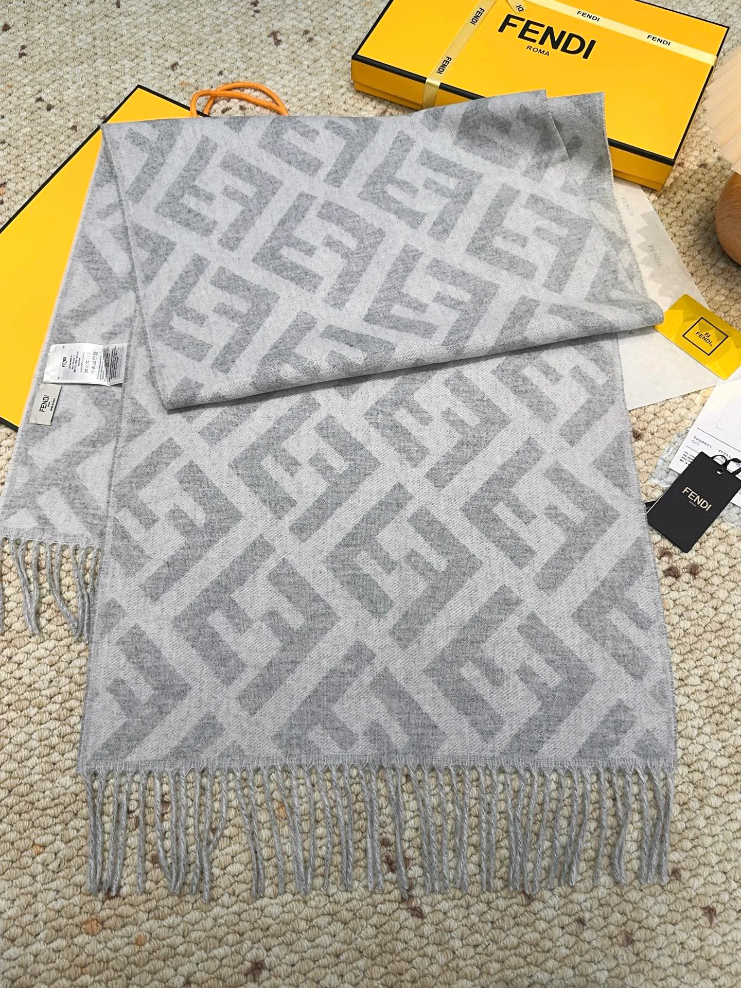 Шарфы Fendi 18105457
