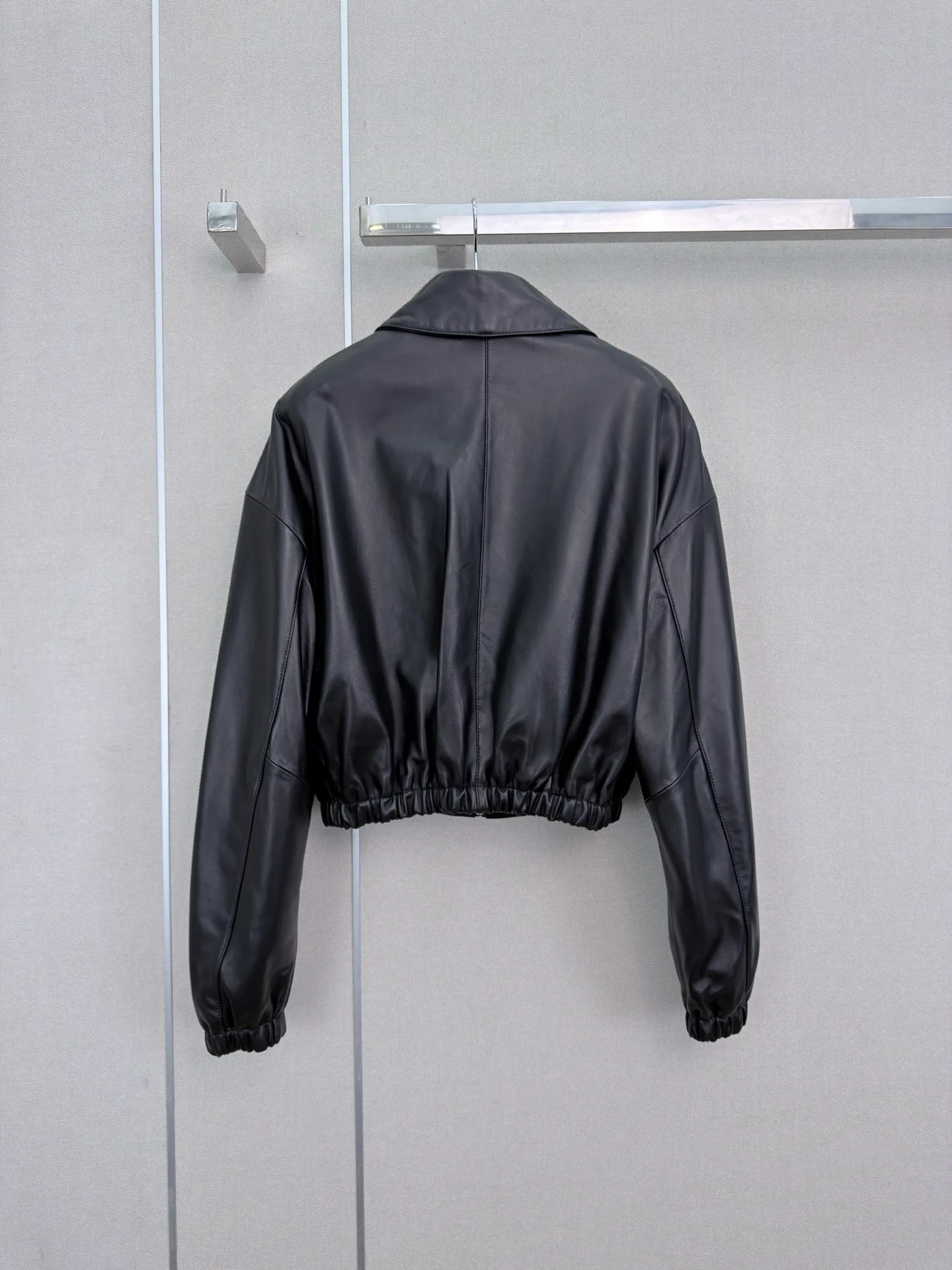 Кожаные Куртки И Дублёнки Женские Prada 18173056