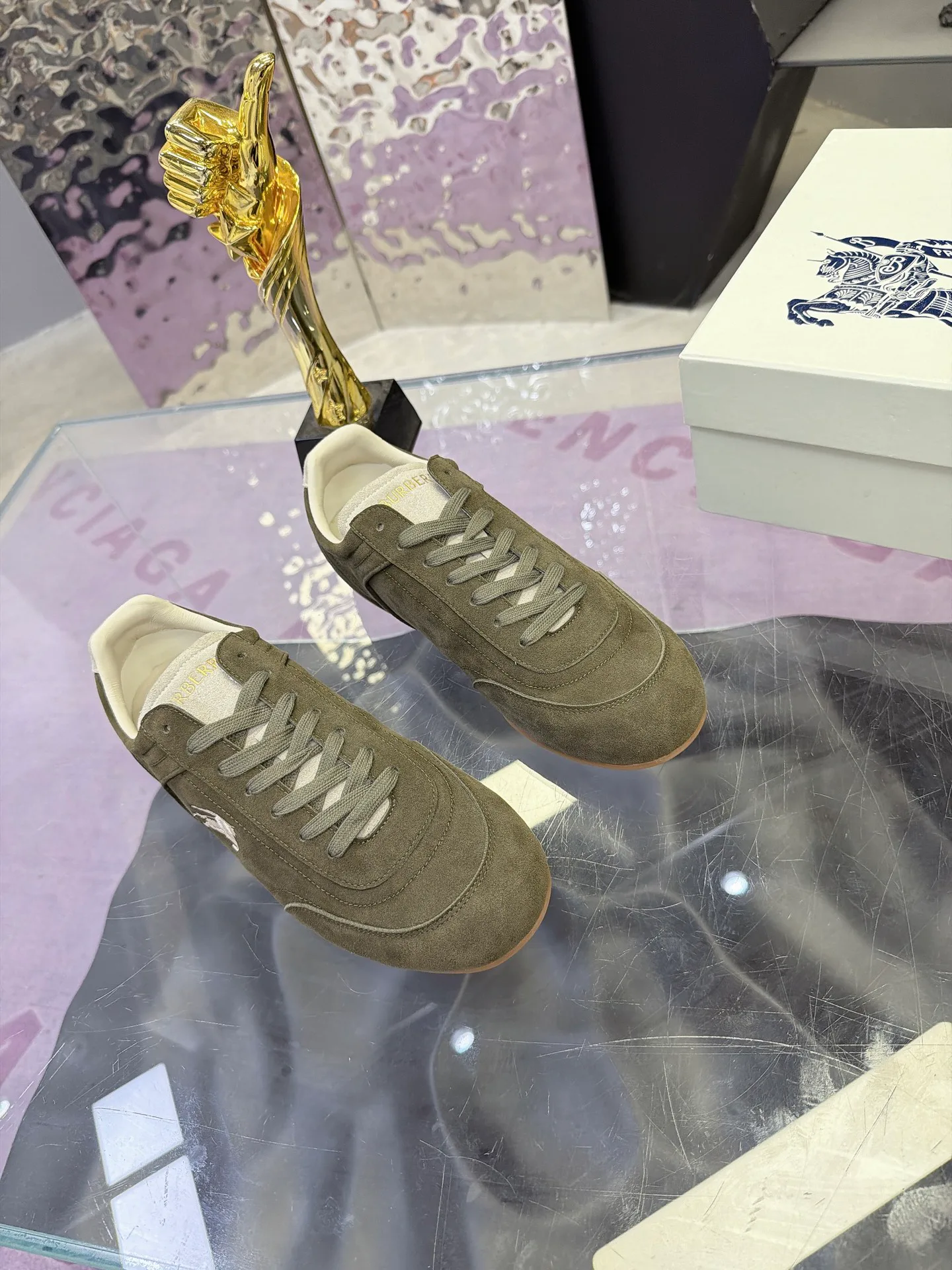Кроссовки Женские Burberry 18025575