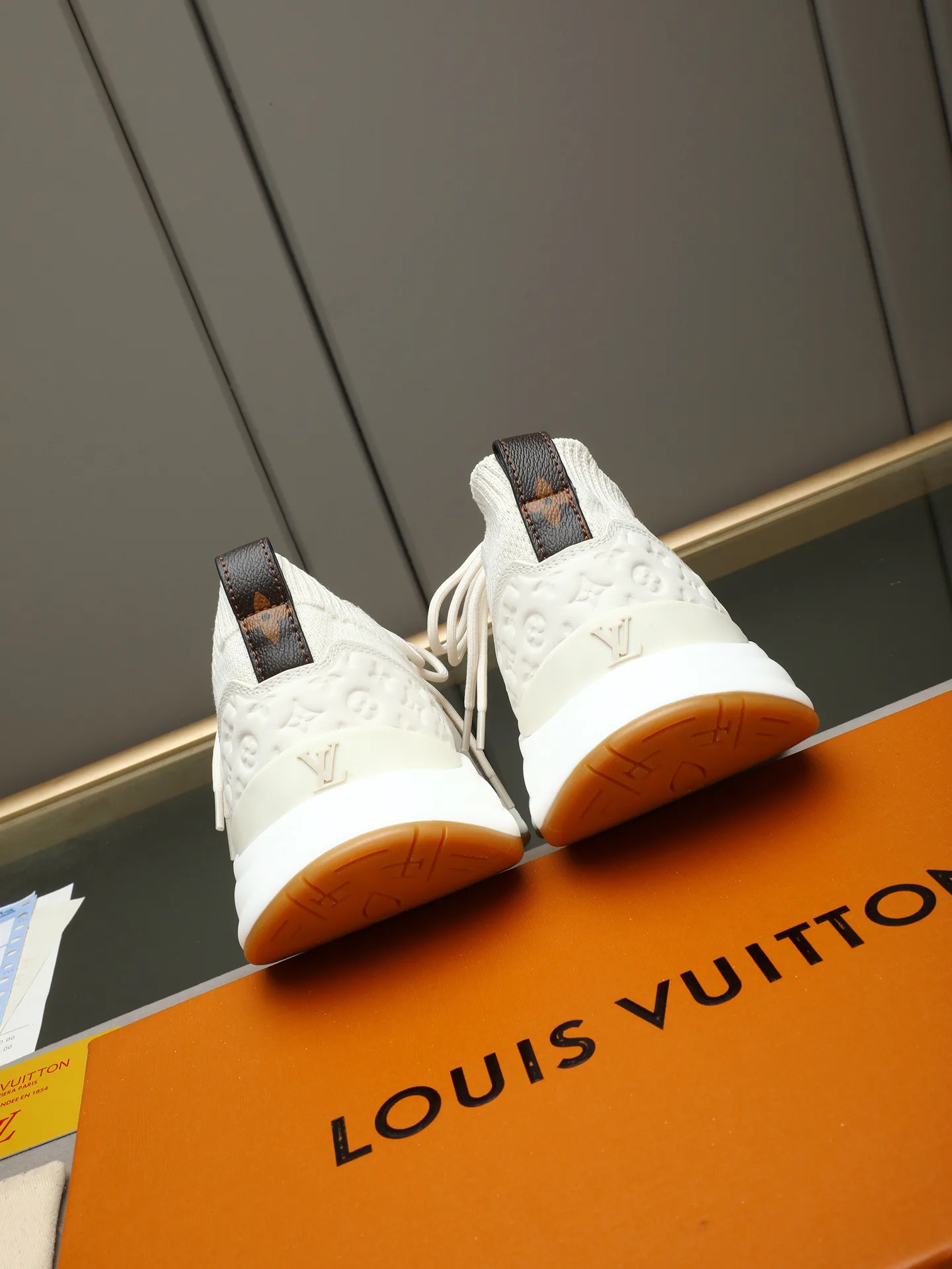 Кроссовки Женские Louis Vuitton 17947266