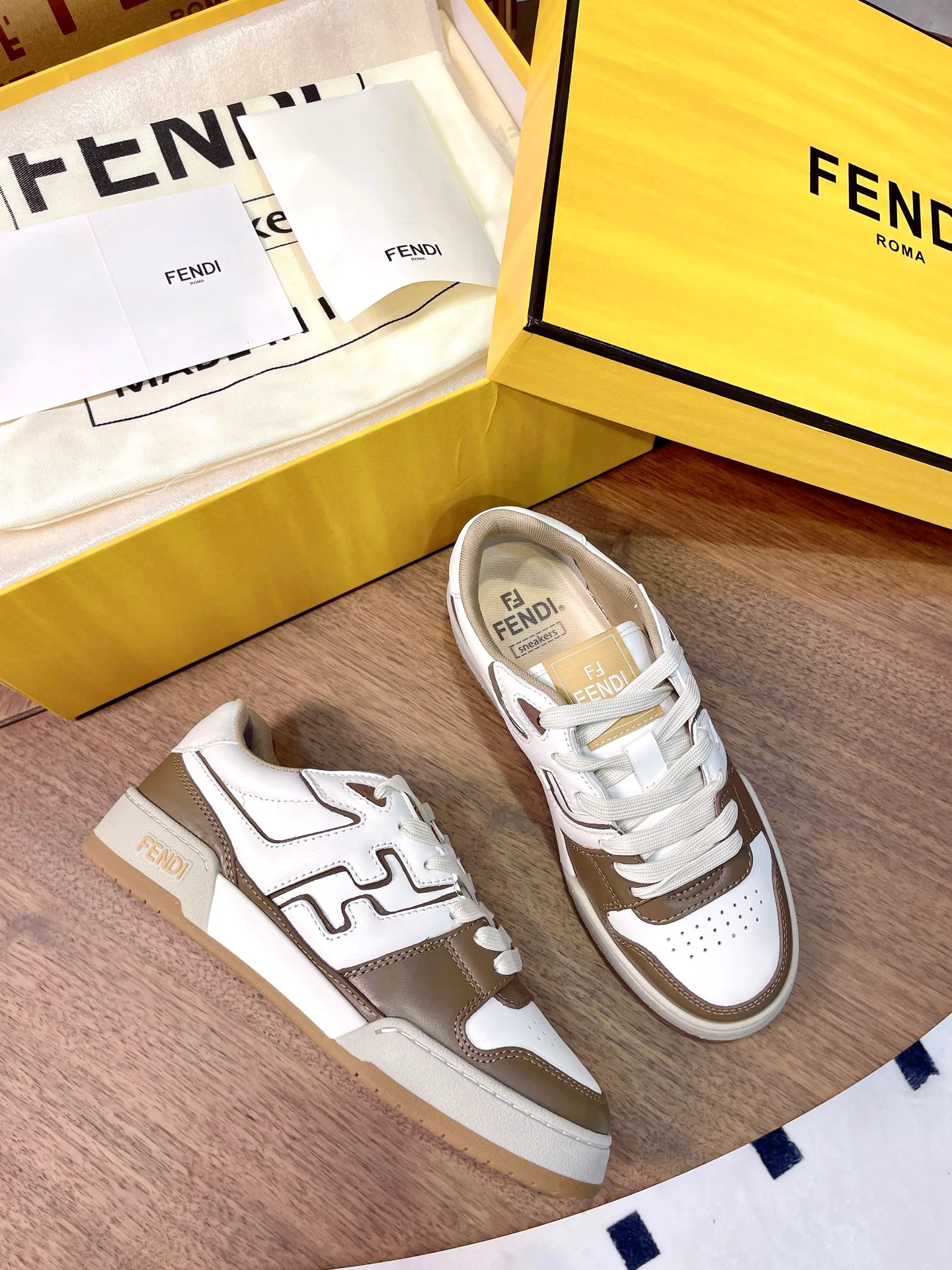 Кроссовки Женские Fendi 17957321