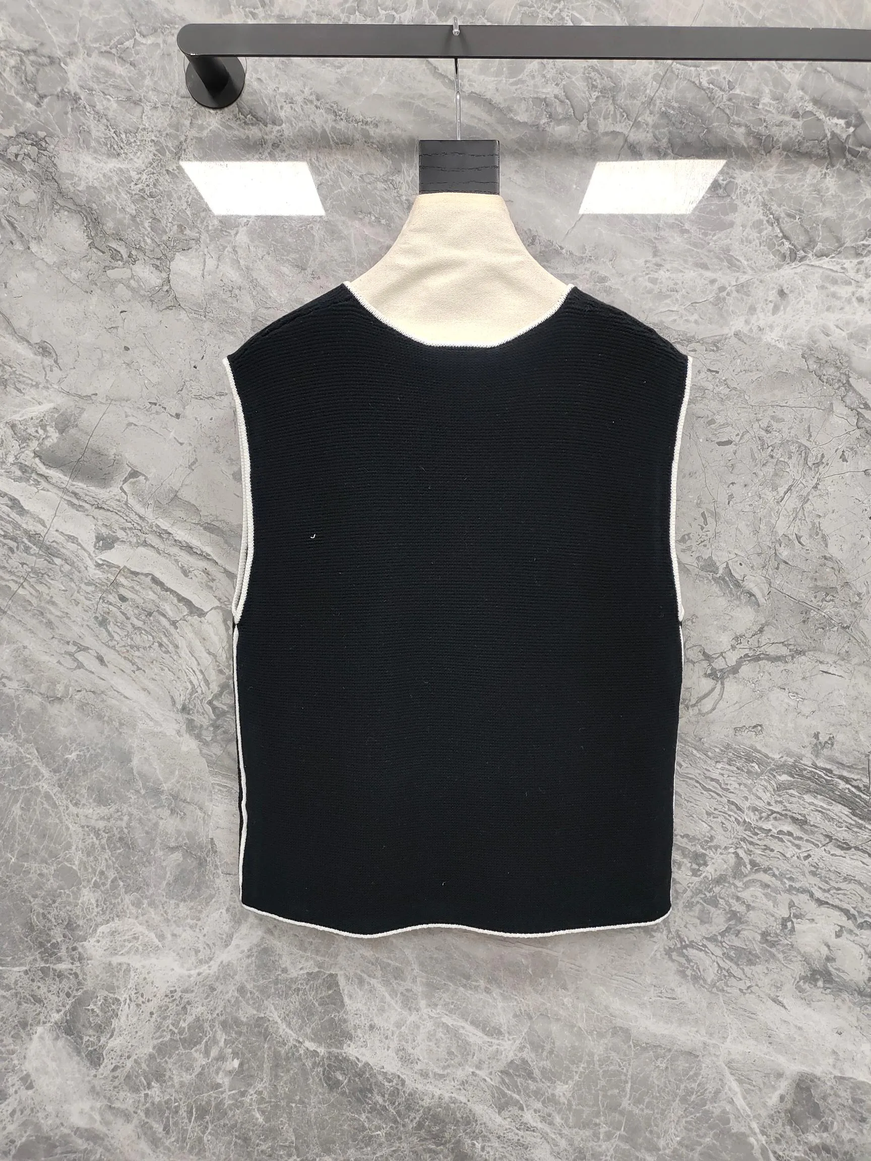 Жилеты Женские Chanel 11705260