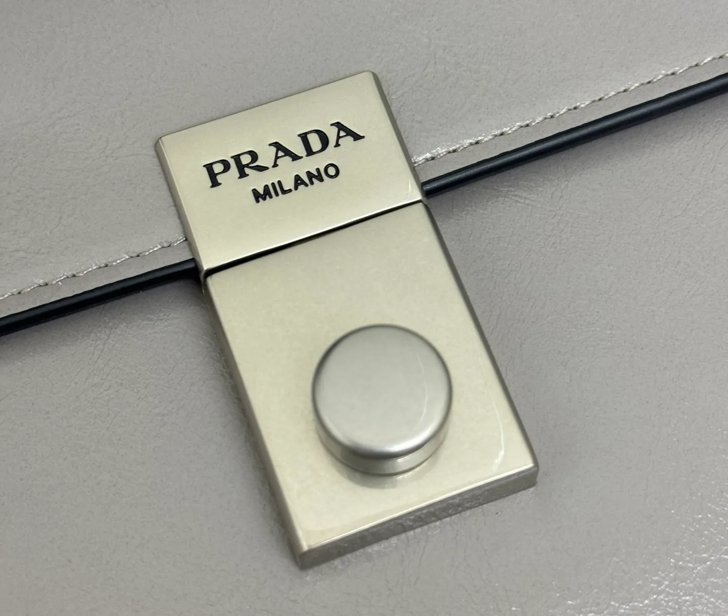 Классические Сумки Женские Prada 11462450