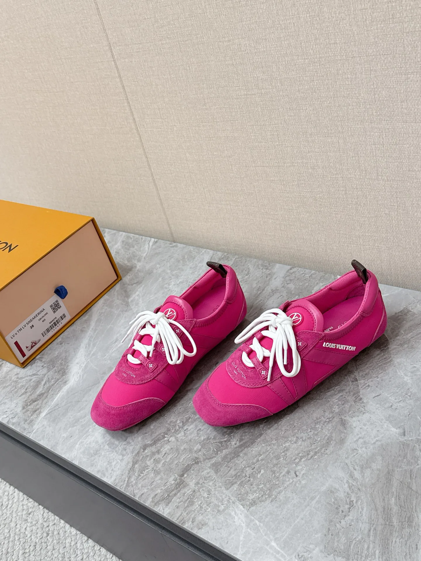 Кроссовки Женские Louis Vuitton 2625306