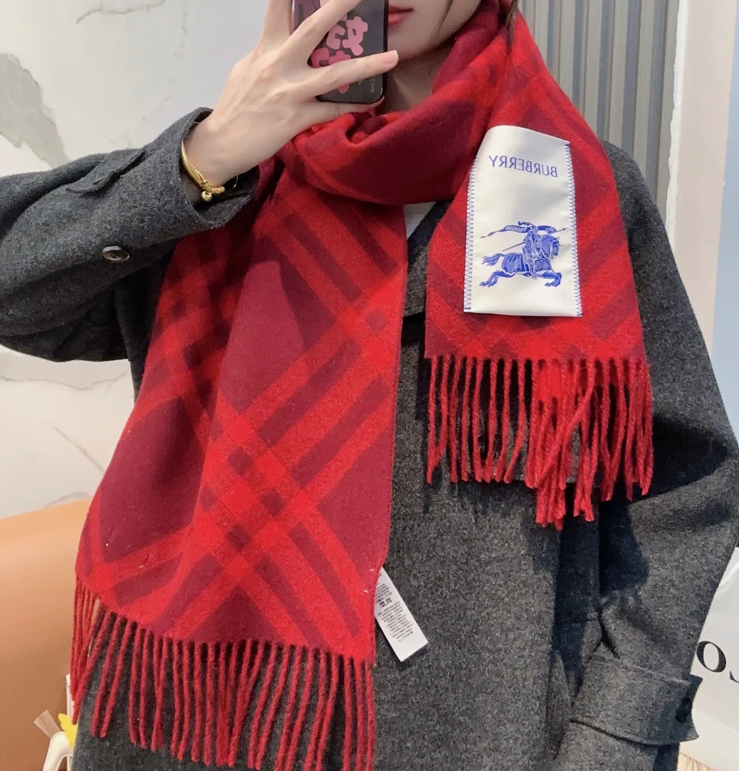 Шарфы Burberry 18105486