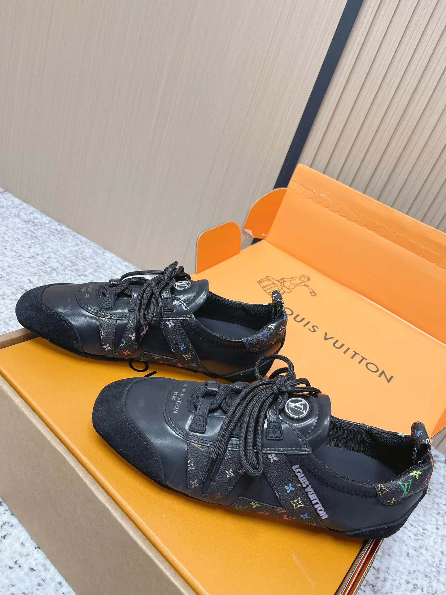 Кроссовки Женские Louis Vuitton 1958755
