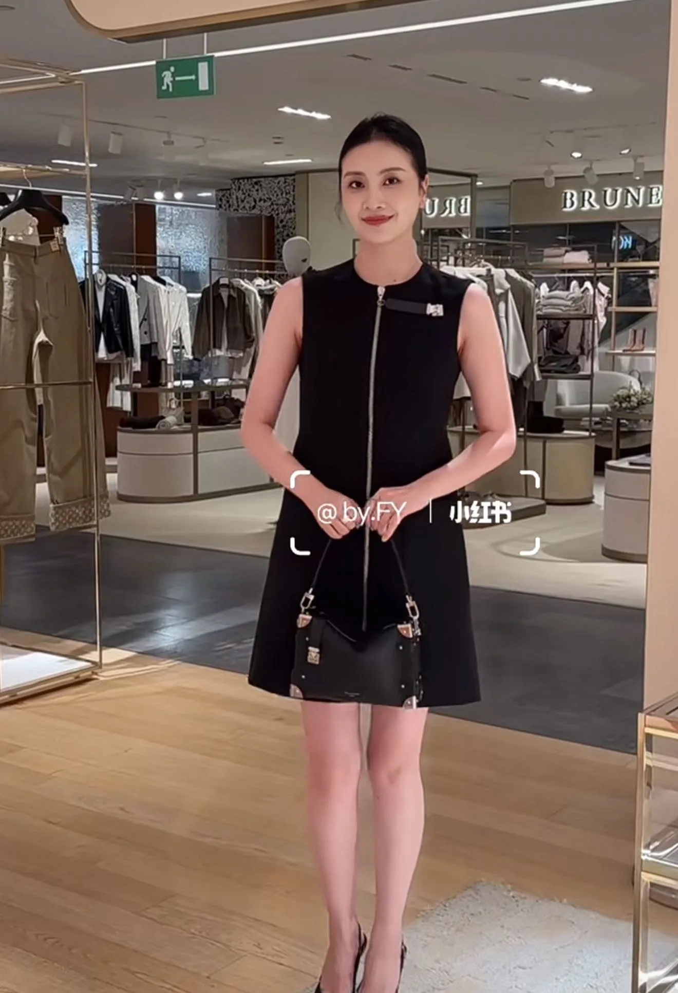 Платья Женские Louis Vuitton 18249121