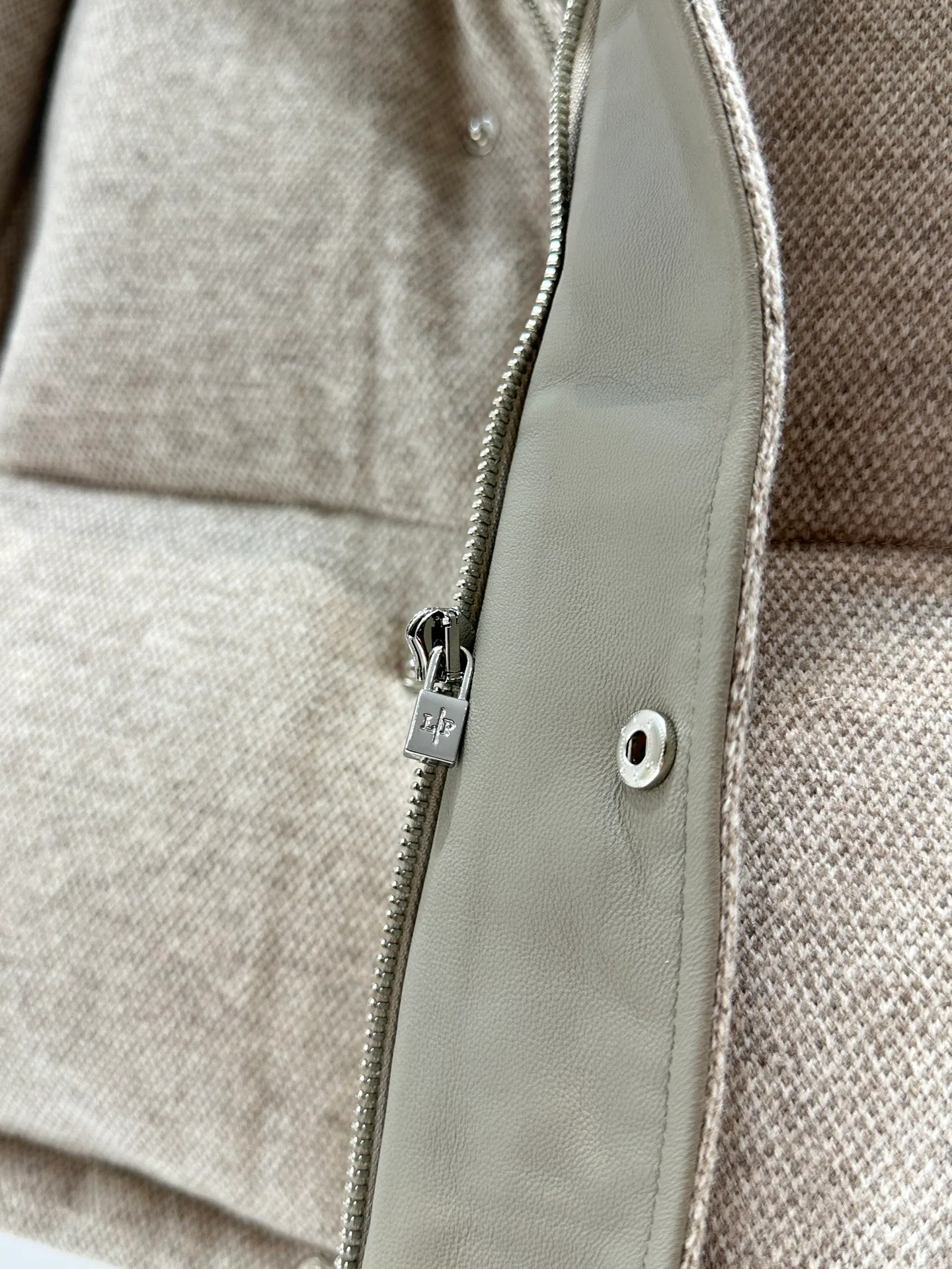 Куртки И Пуховики Женские Loro Piana 19252216