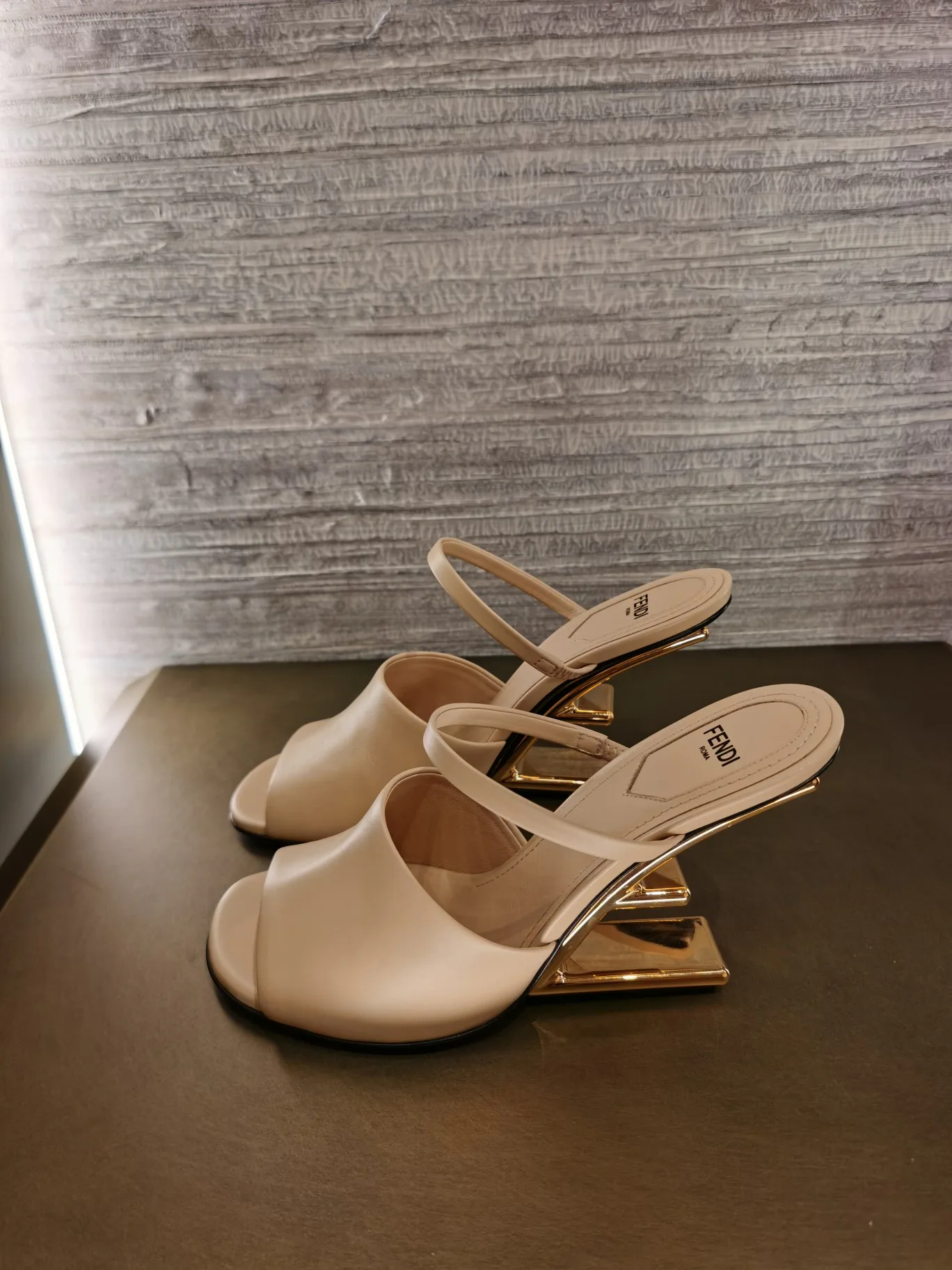 Босоножки Женские Fendi 10488