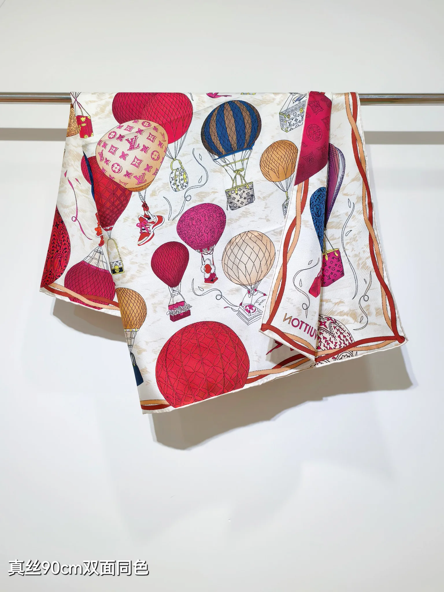 Текстиль Louis Vuitton 13094306