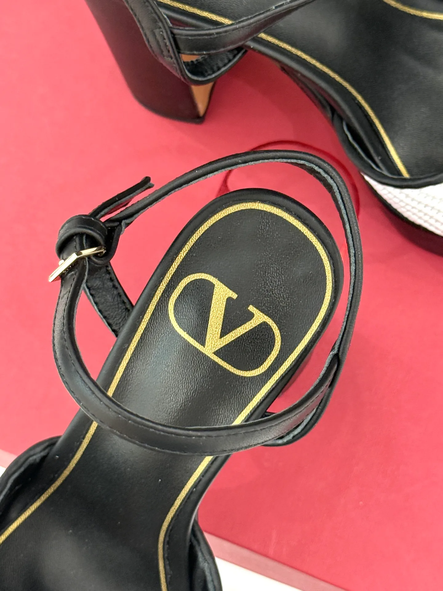 Босоножки Женские Valentino 11894226