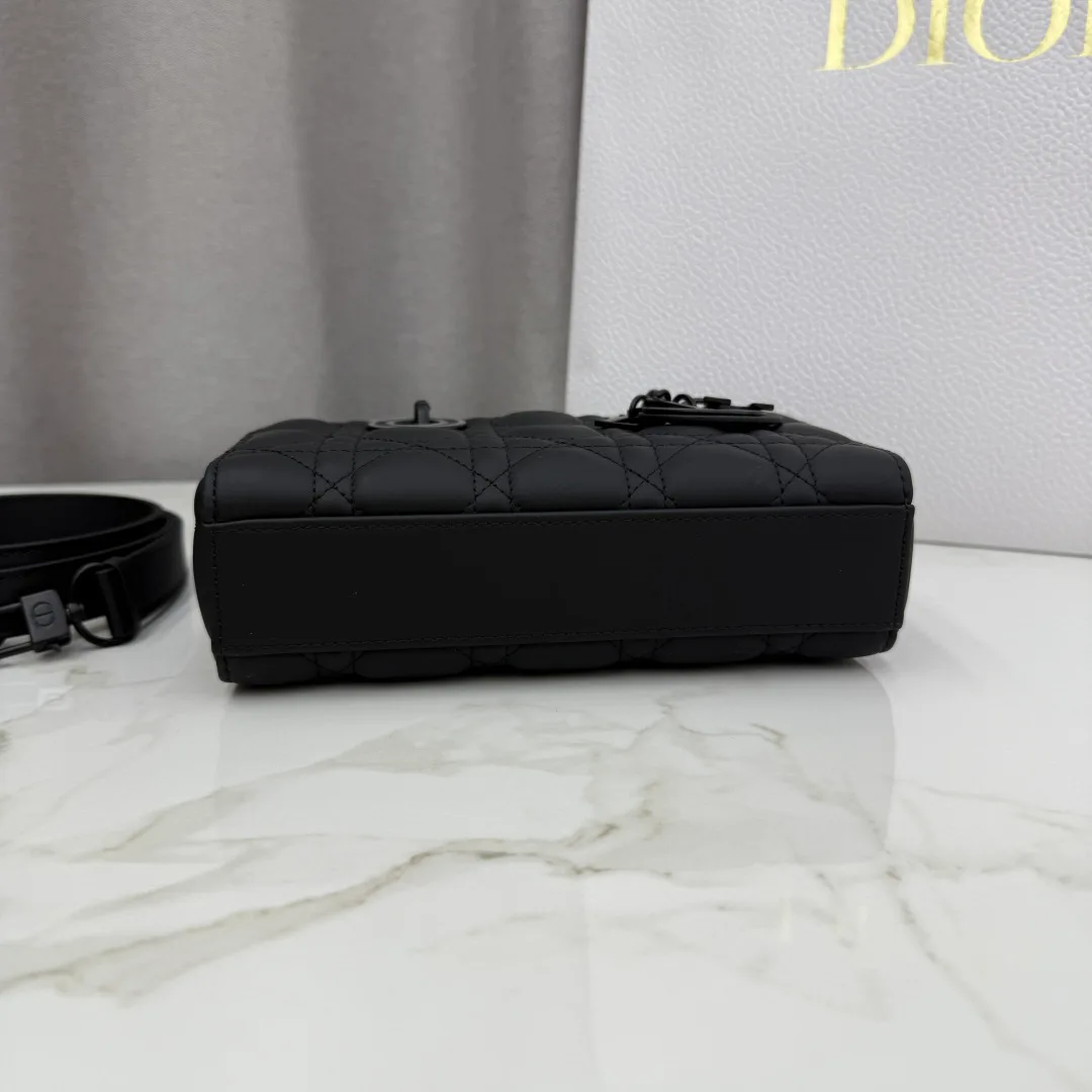 Классические Сумки Женские Christian Dior 11905736