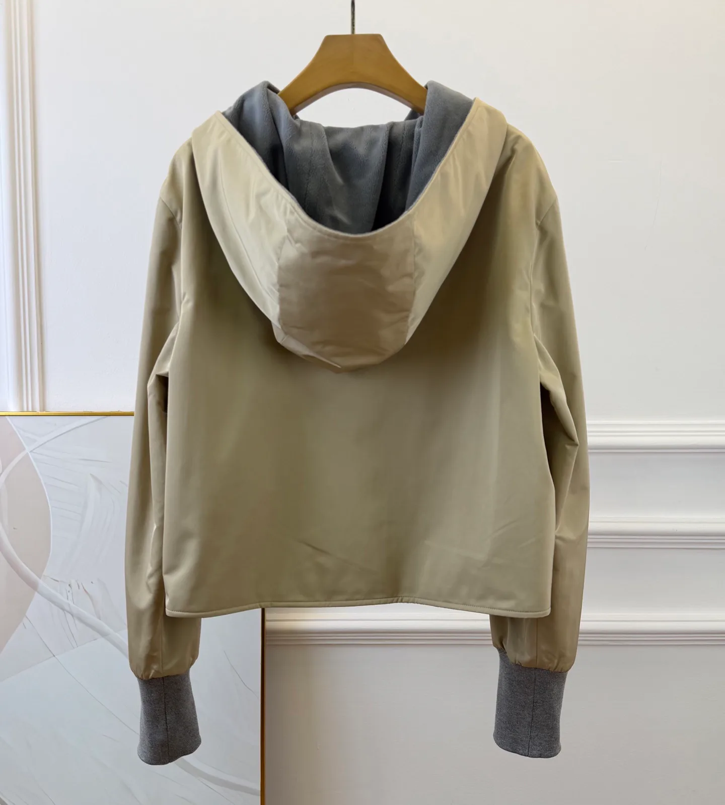 Куртки И Пуховики Женские Miu Miu 18524962