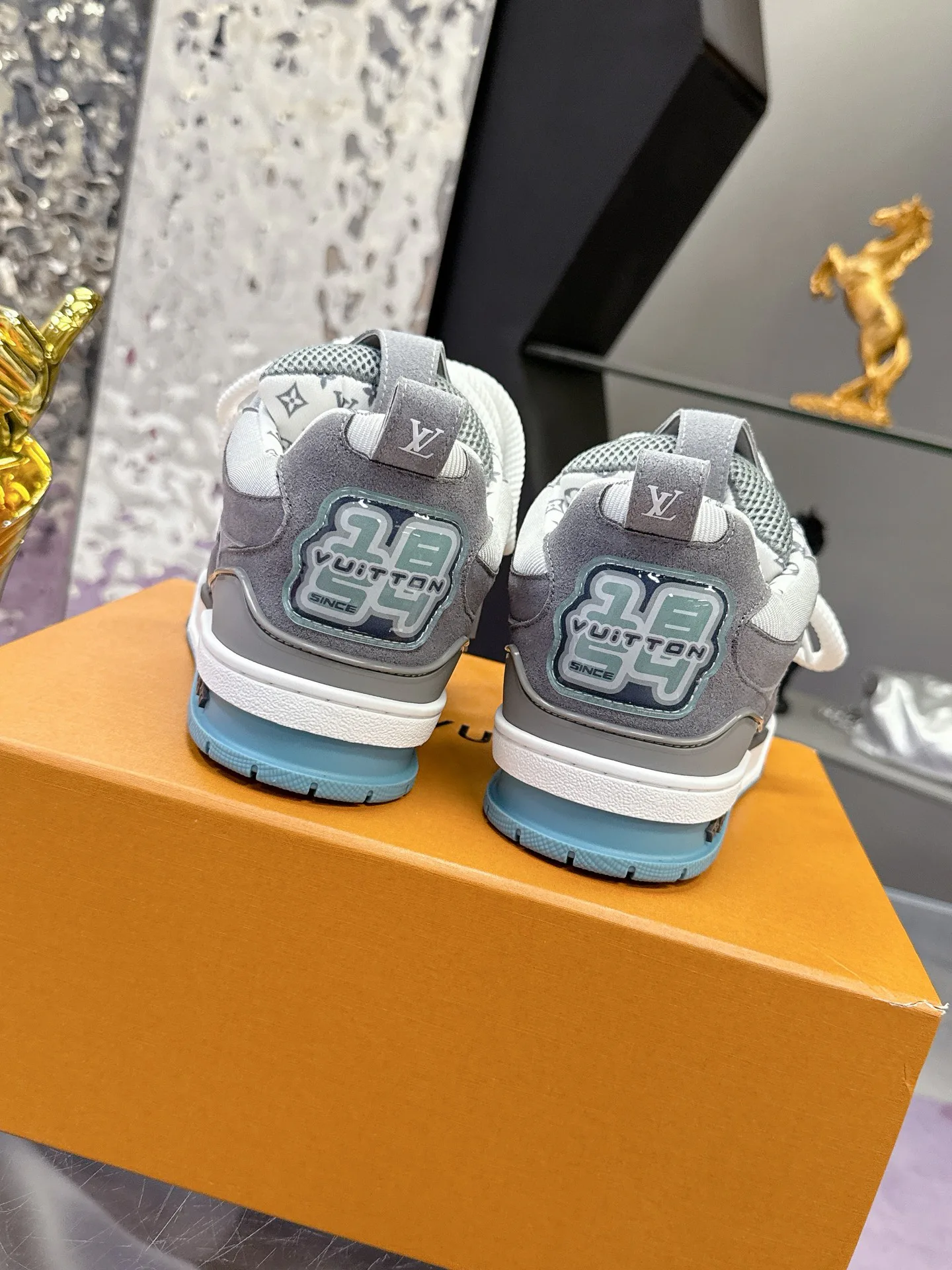 Кроссовки Женские Louis Vuitton 1038348