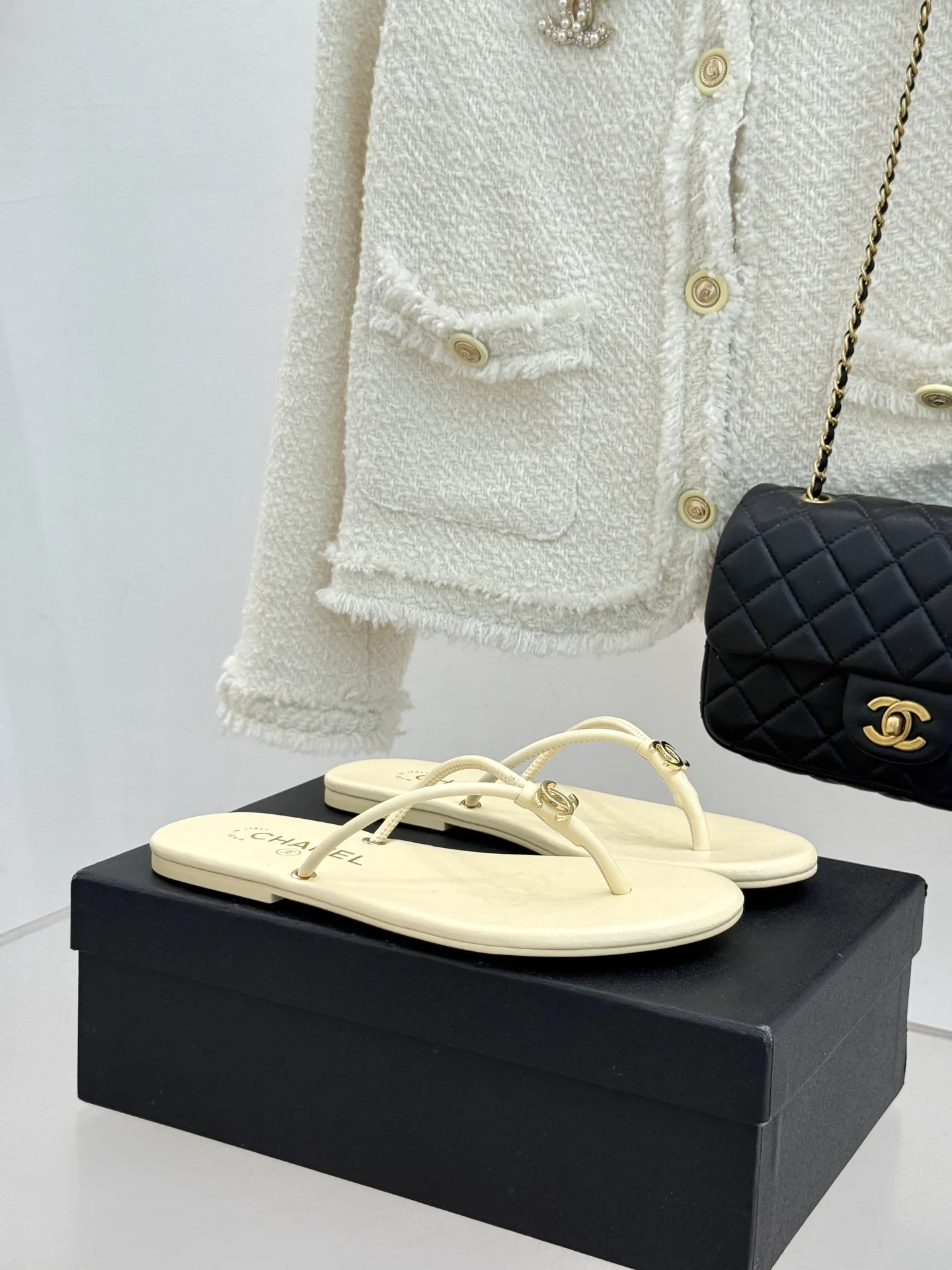 Шлепанцы Женские Chanel 11646719