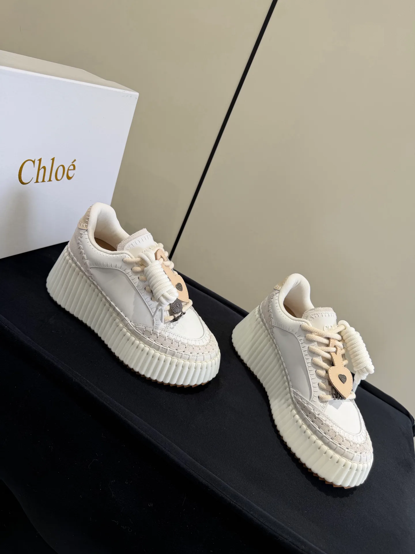 Кроссовки Женские Chloe 18420831