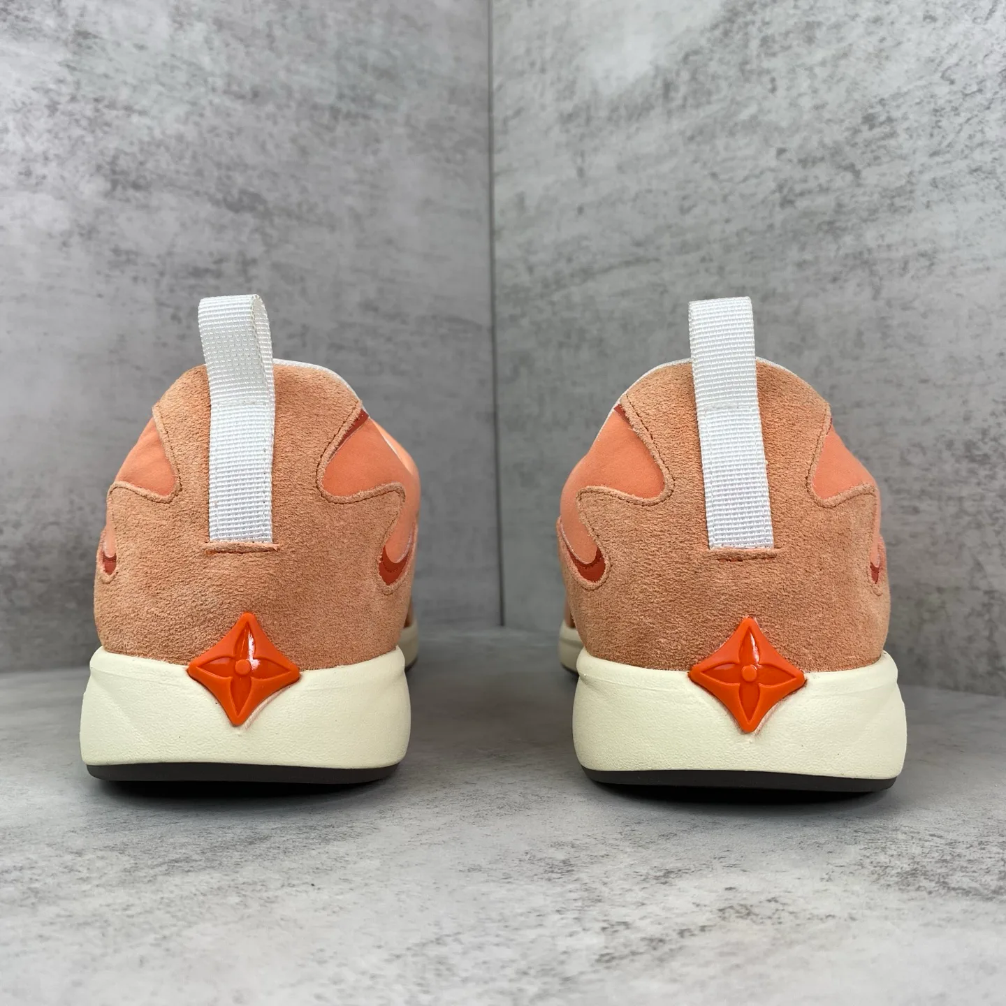 Кроссовки Женские Louis Vuitton 18747165