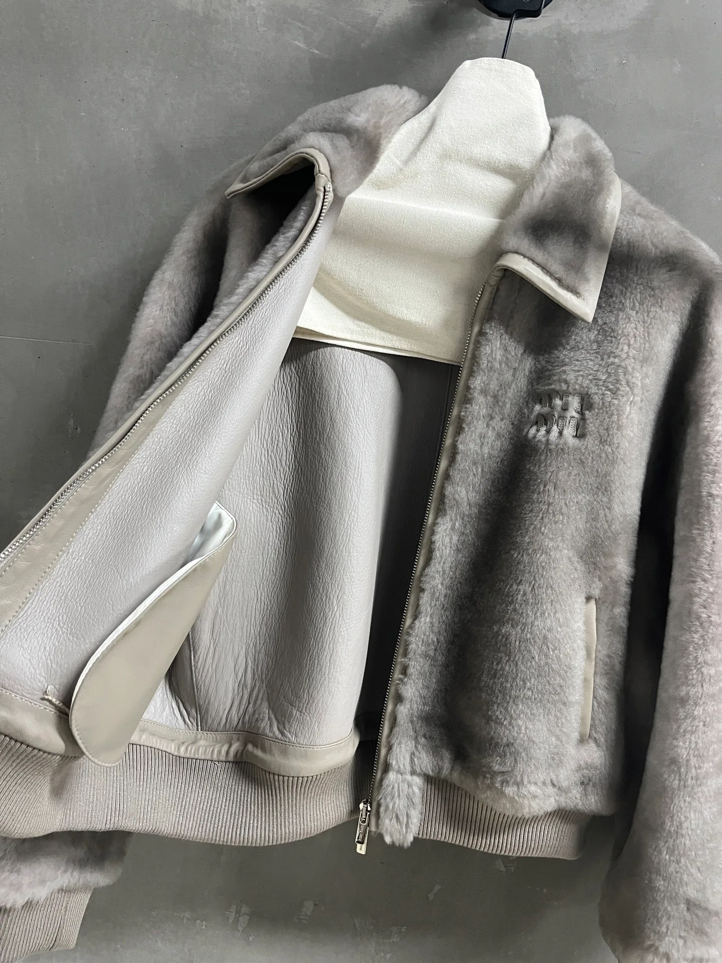 Куртки И Пуховики Женские Miu Miu 409112