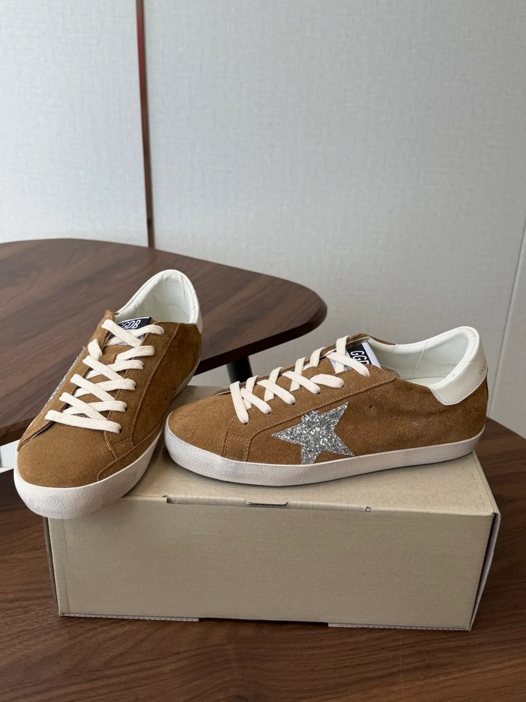 Кроссовки Женские Golden Goose 18146572