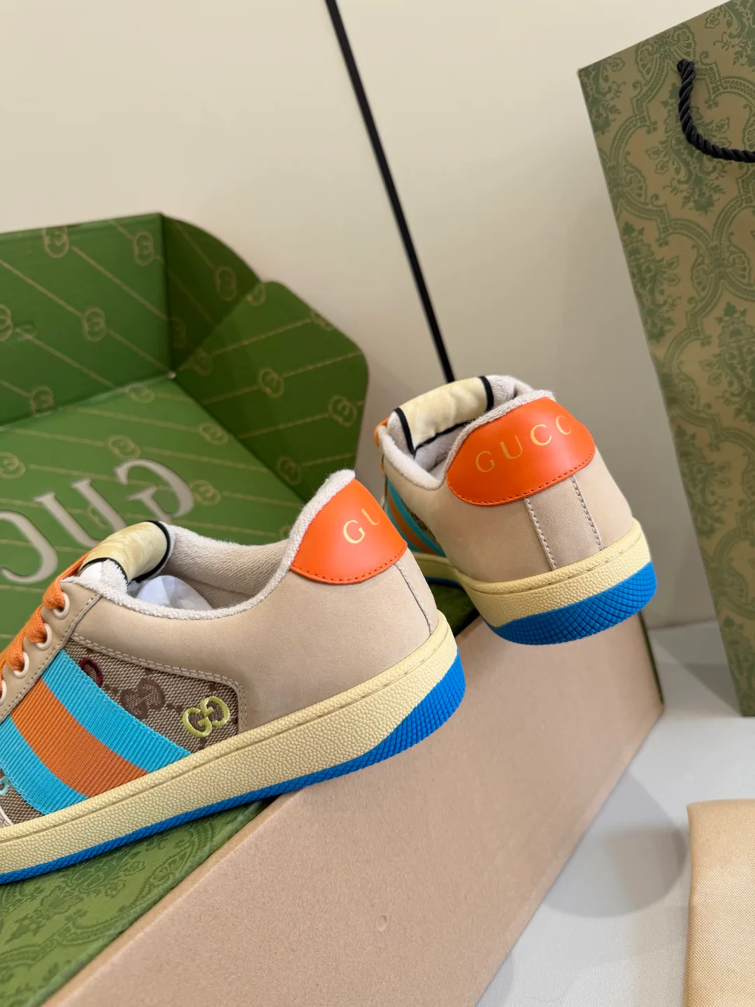 Кроссовки Женские Gucci 839606