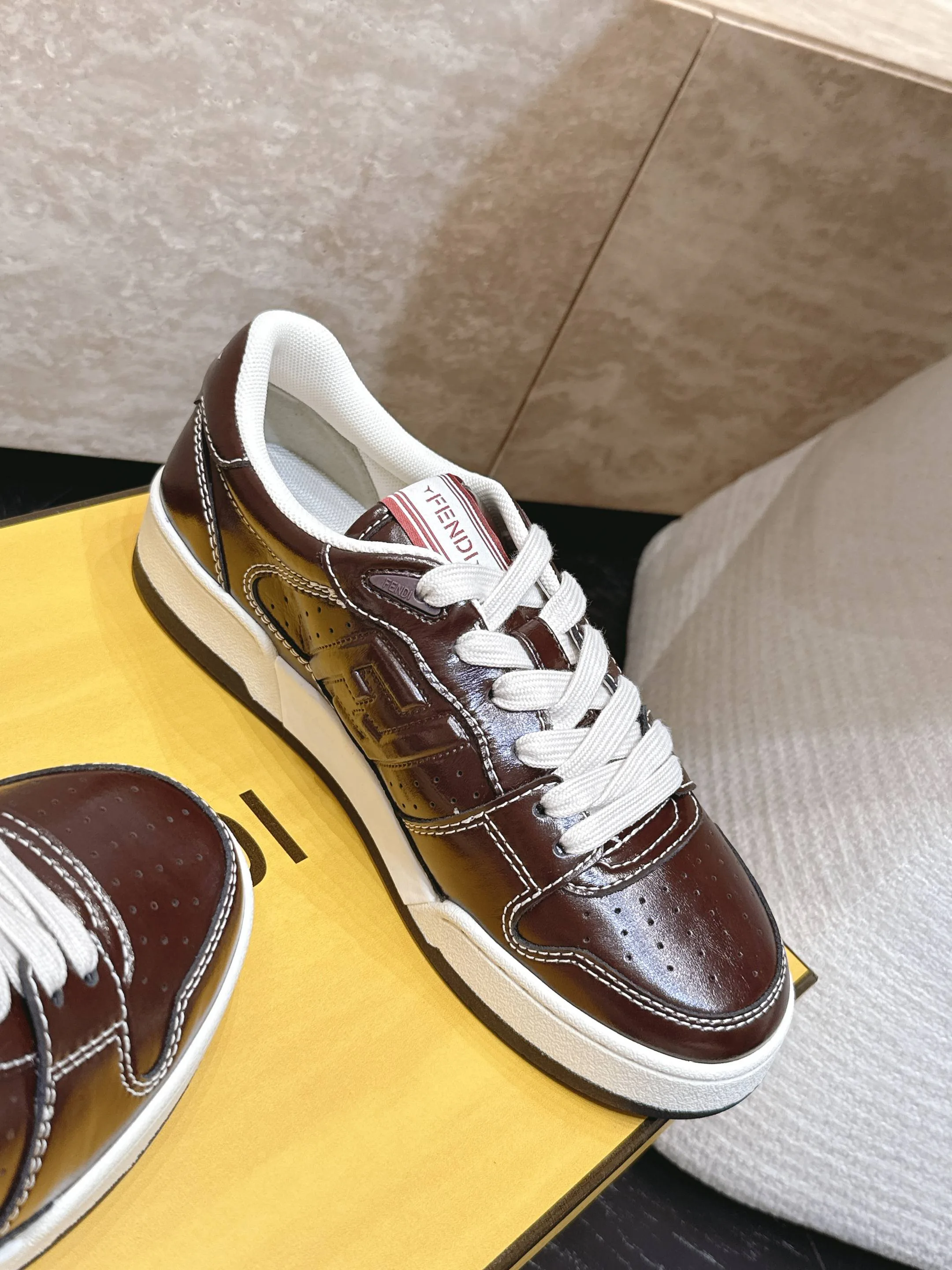 Кроссовки Женские Fendi 17682043