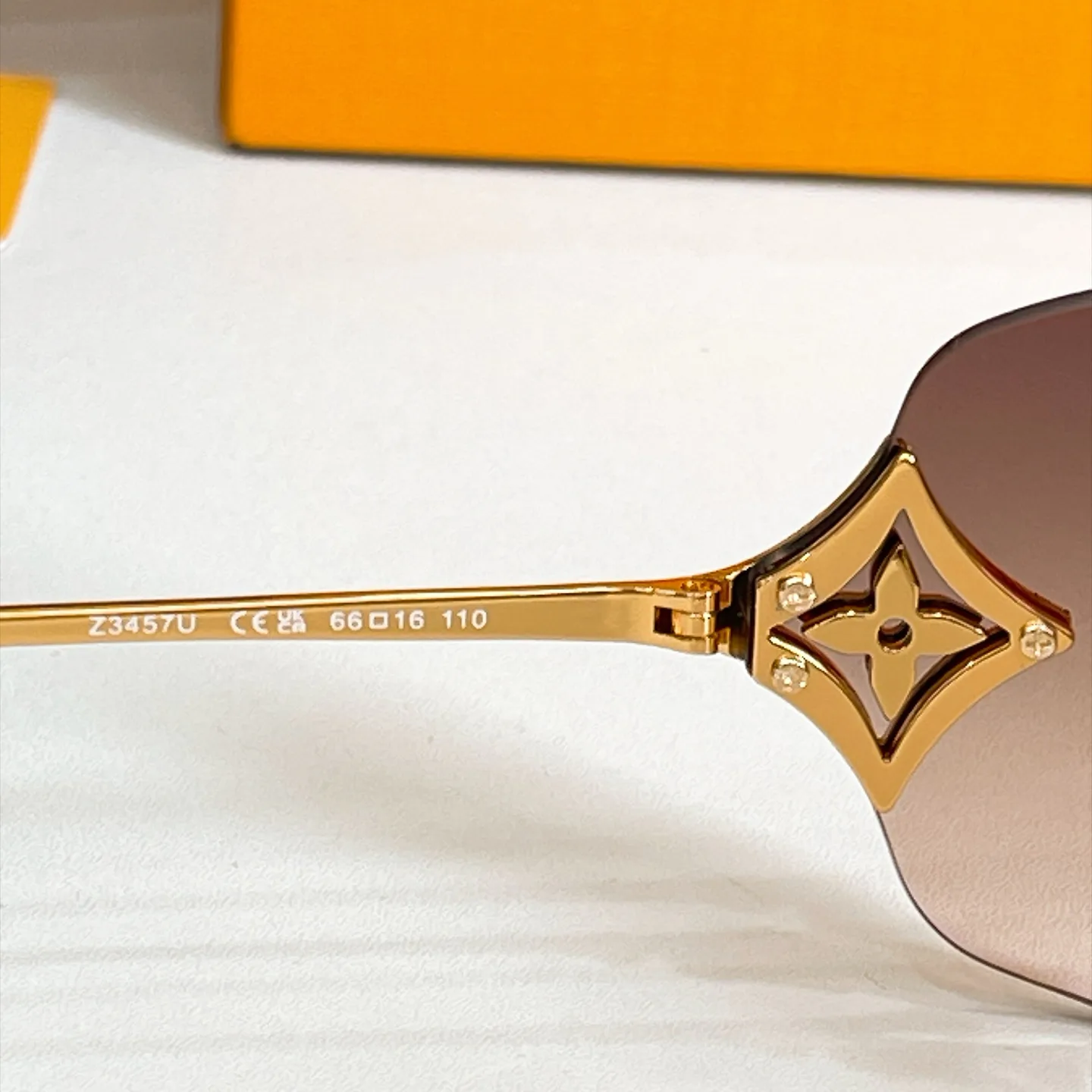 Очки Louis Vuitton 18669964