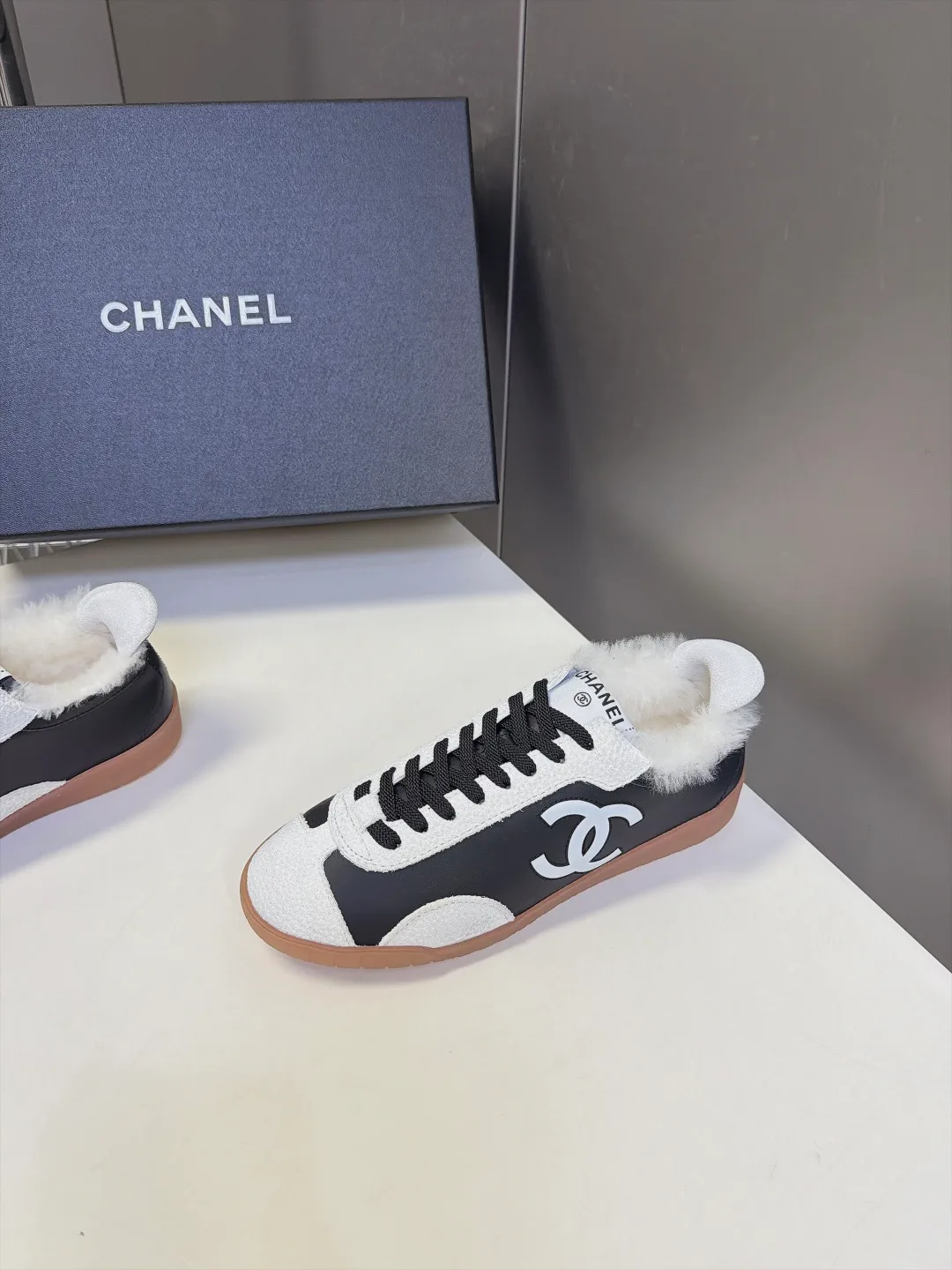 Кроссовки Женские Chanel 19108526
