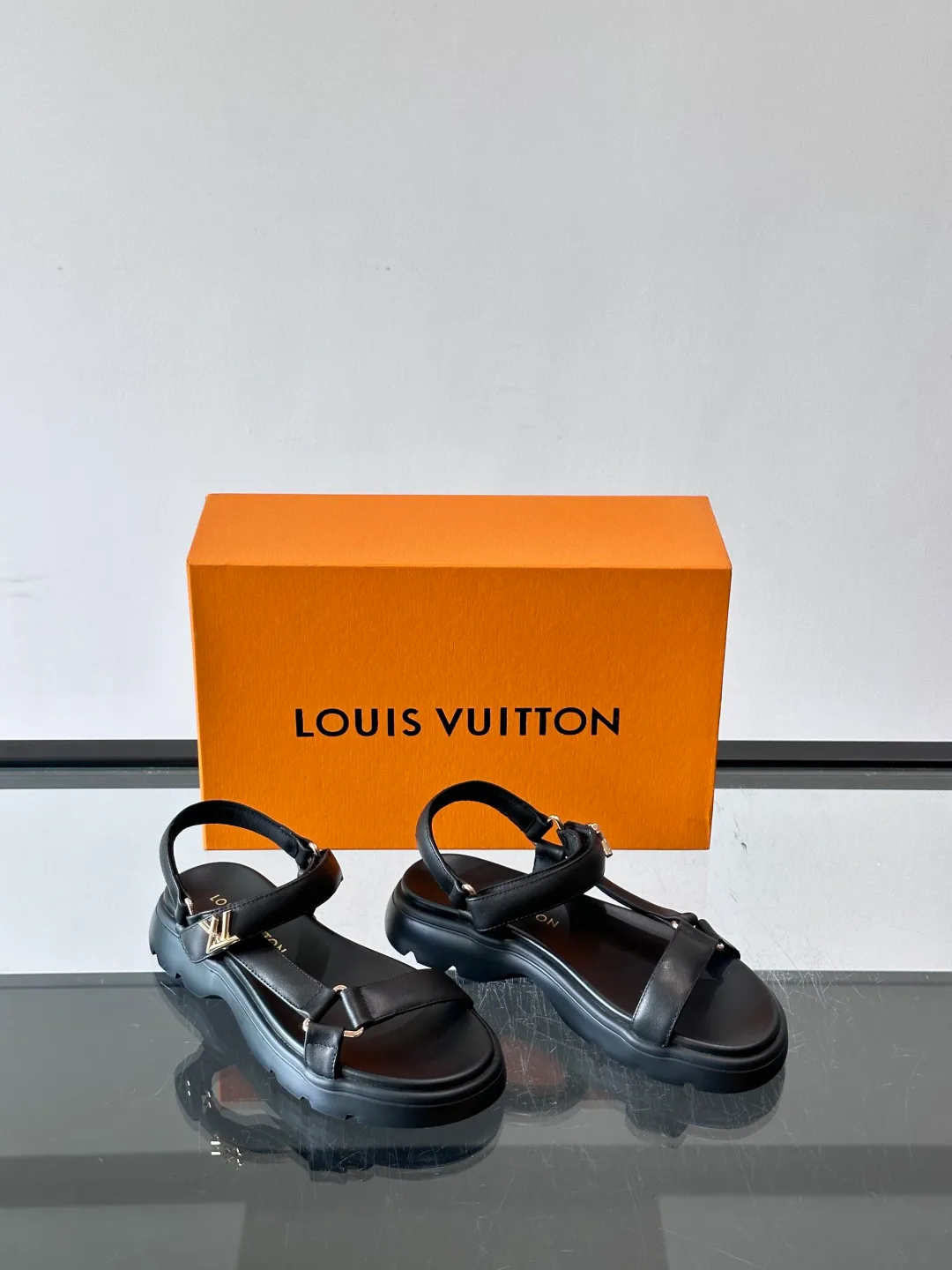 Сандалии Женские Louis Vuitton 17593007