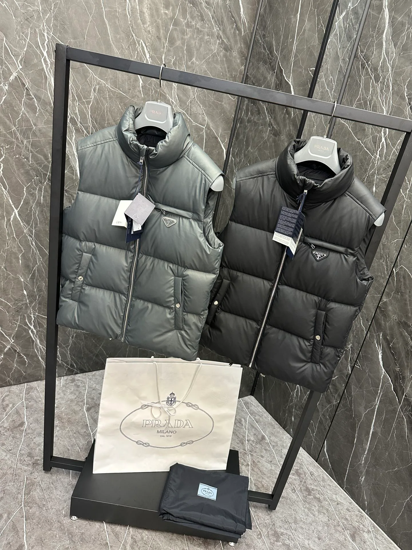 Жилеты Женские Prada 17932030
