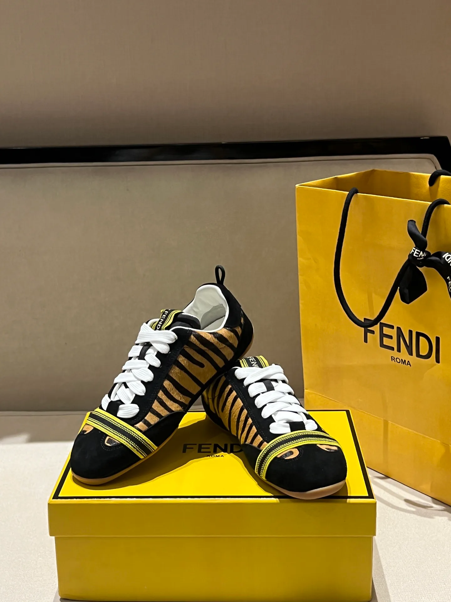Кроссовки Женские Fendi 18278644