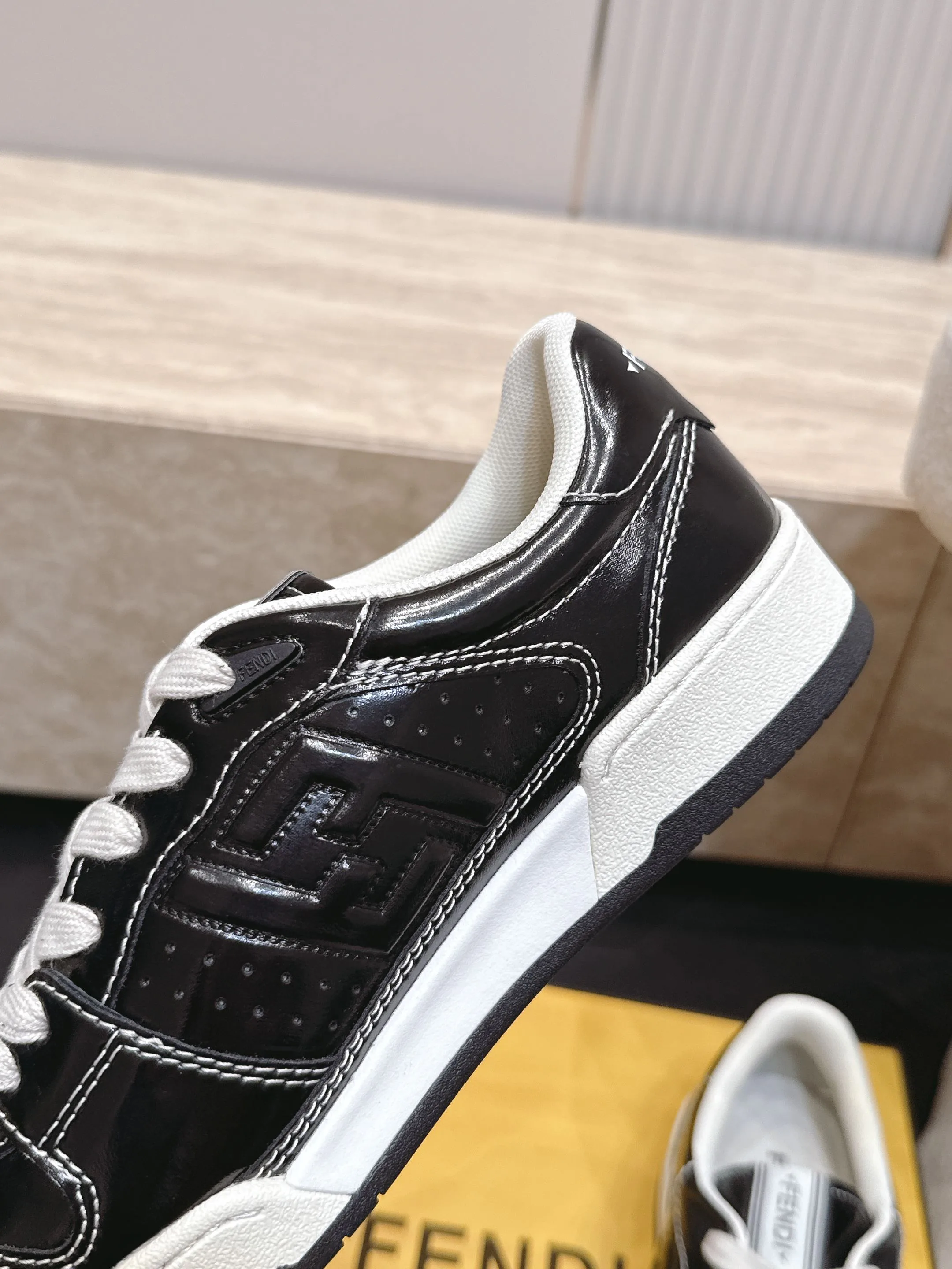 Кроссовки Женские Fendi 17682041