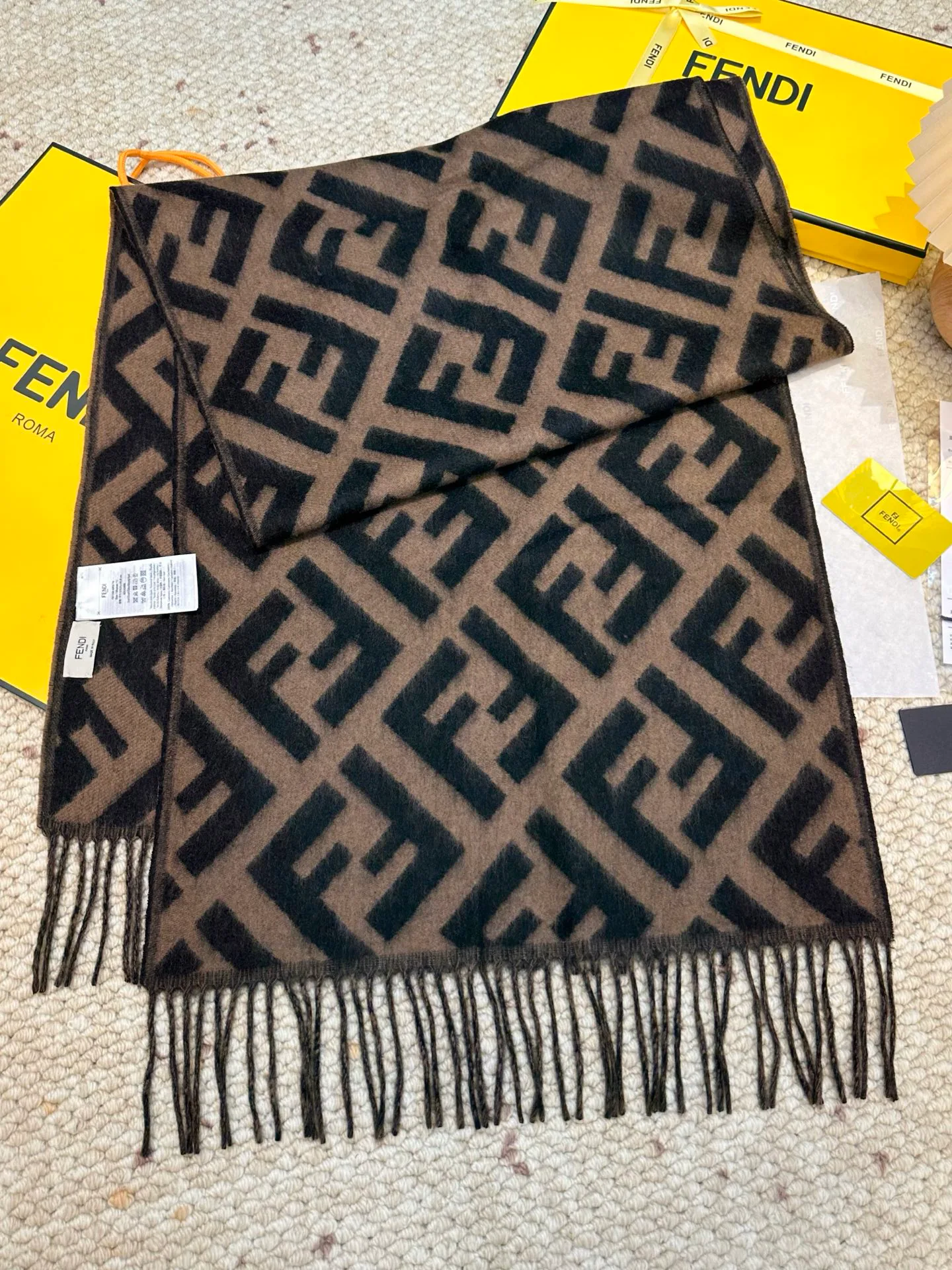 Шарфы Fendi 18105455