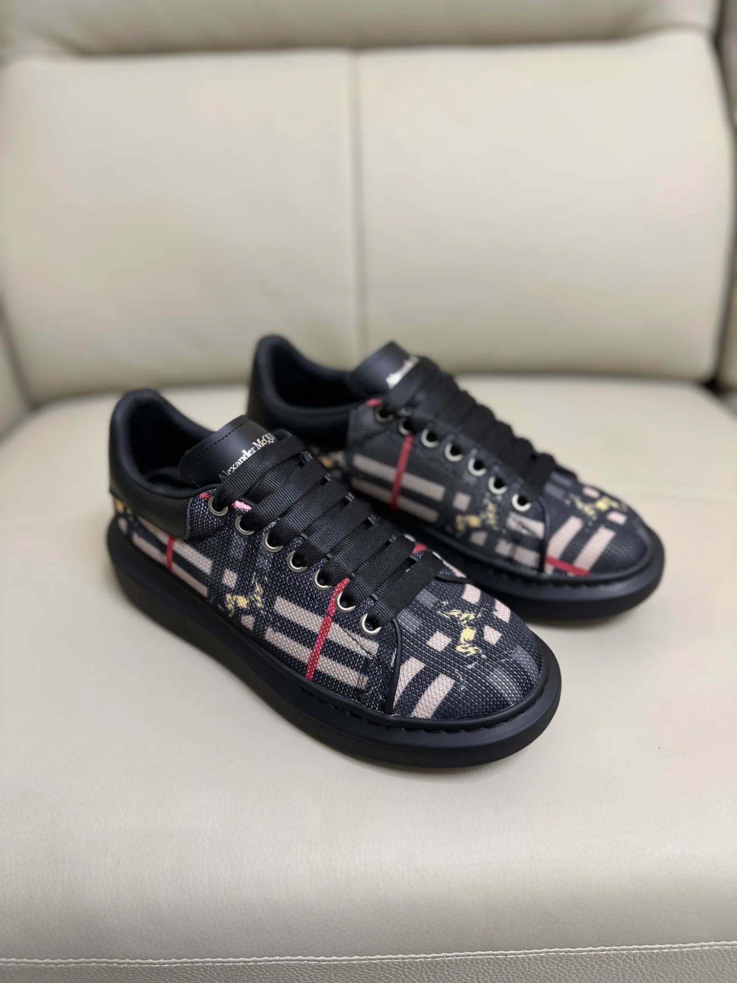 Кроссовки Женские Alexander Mcqueen 18616717